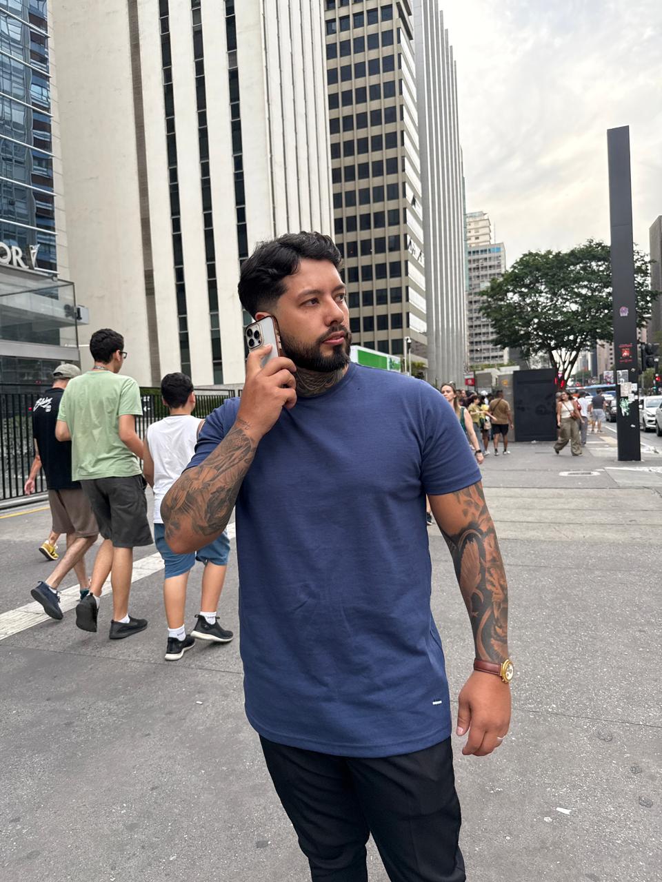 Camiseta básica azul masculina