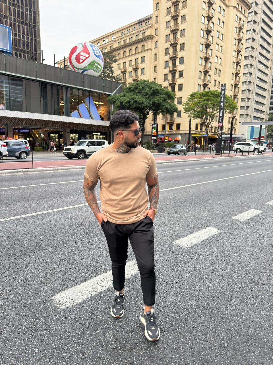 Camiseta bege masculina