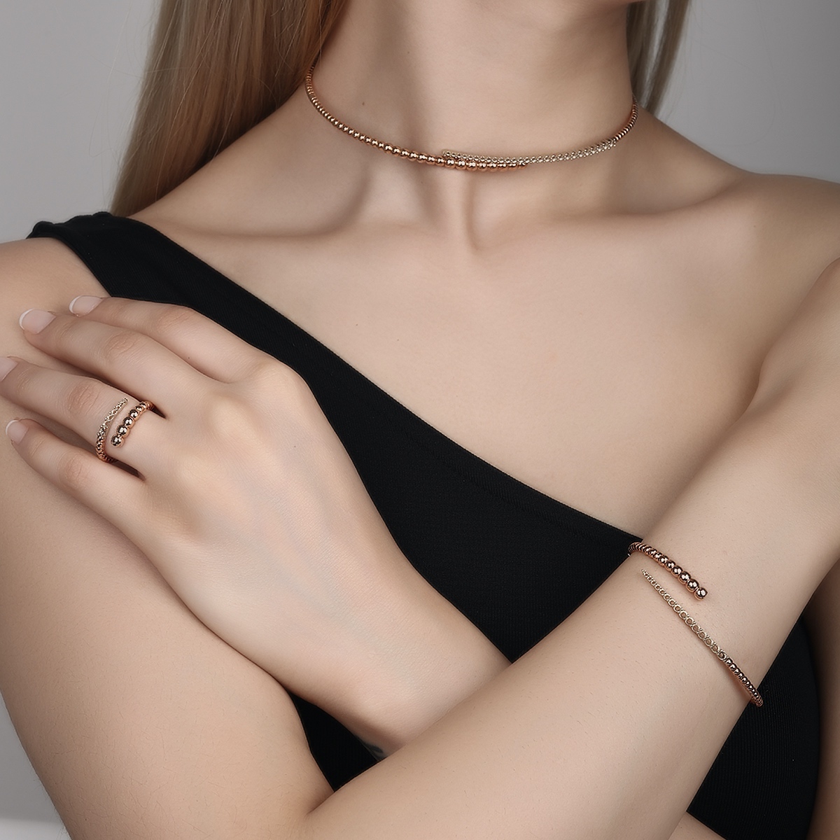 Elegant Gold Choker Necklace