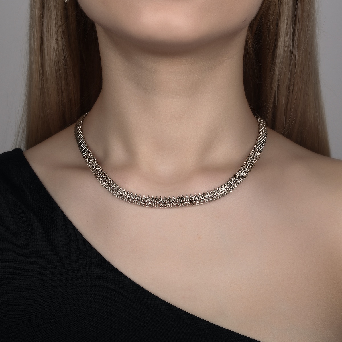 Elegant Gold Necklace