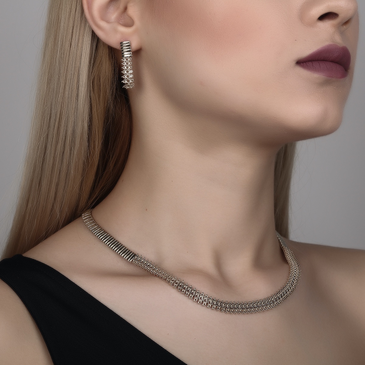 Elegant Gold Necklace