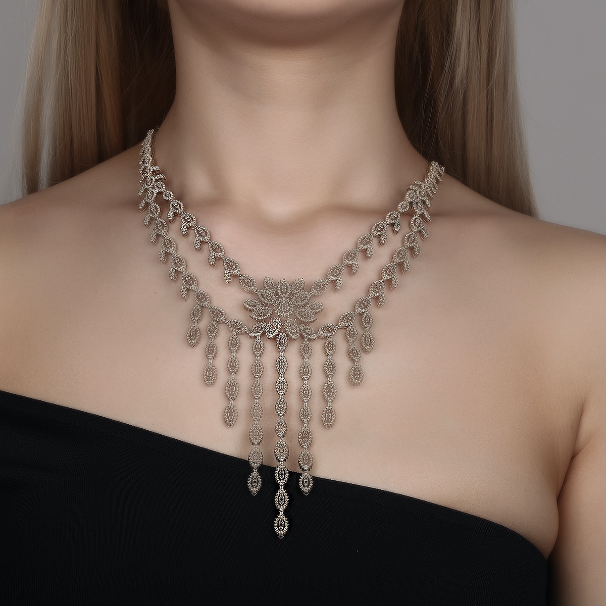 Elegant Gold Necklace