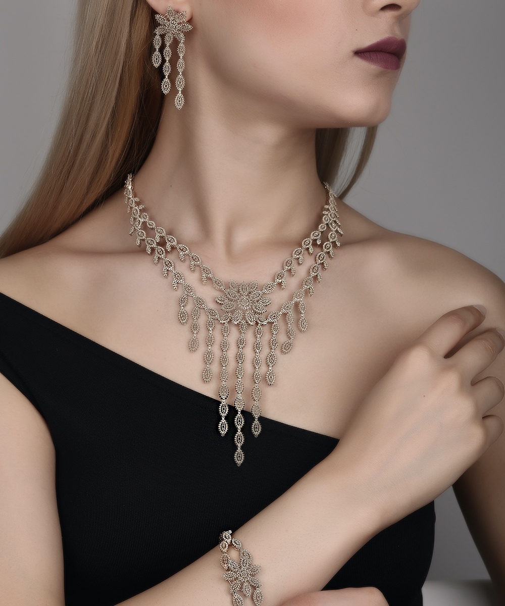 Elegant Gold Necklace