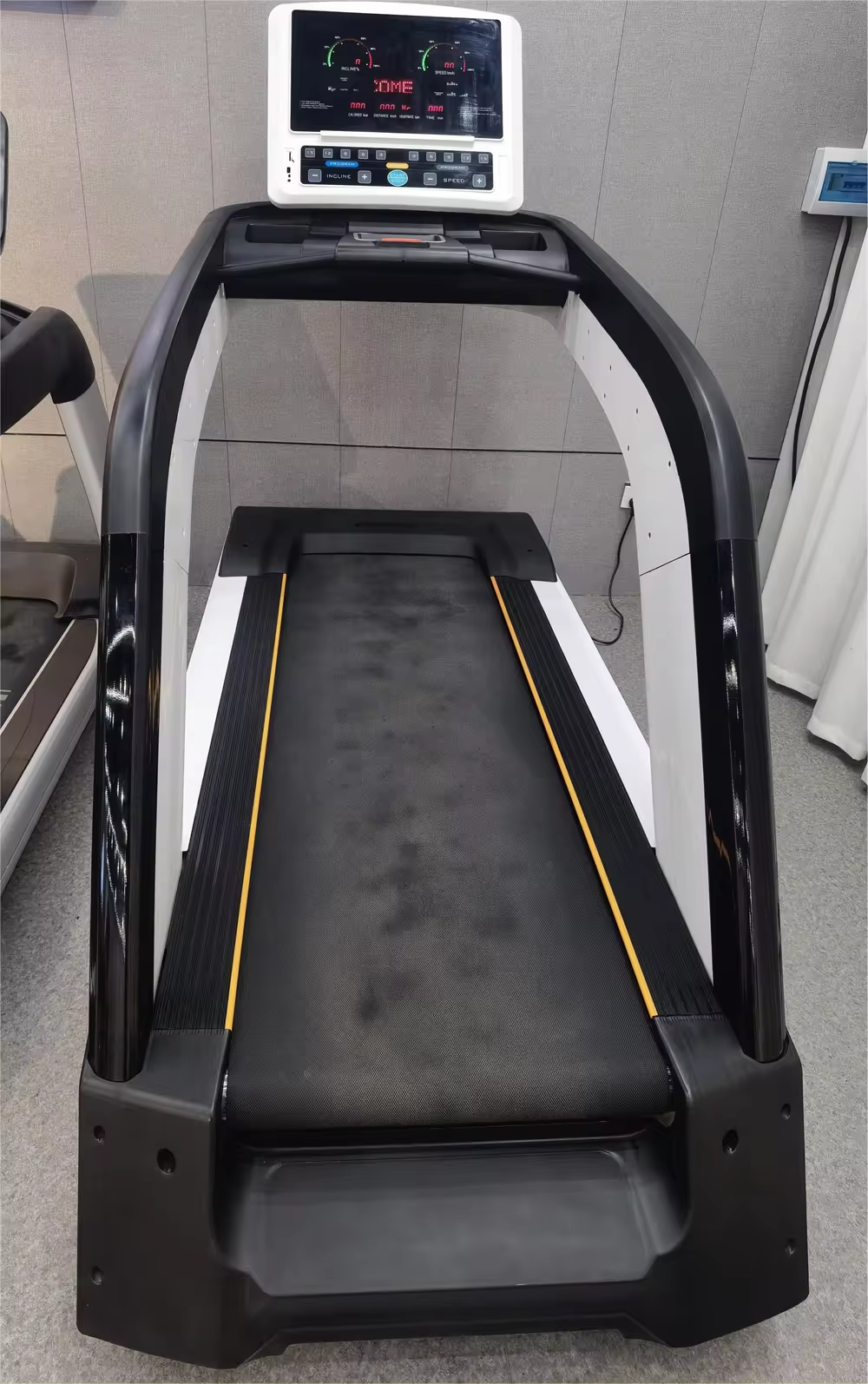 Fitness Popular Gym Indoor Fitness Equipment Commercial Treadmill Wholesale Price Universal Running Machine