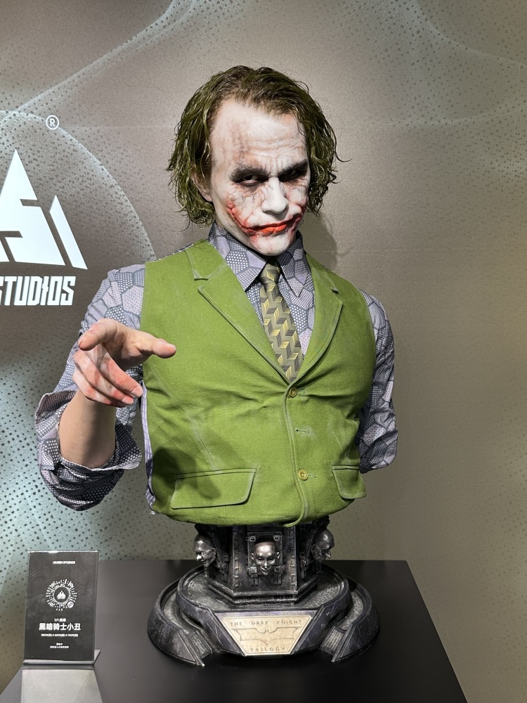 Queen Studio The Dark Night Joker 1/1 Life-size Bust Licensed