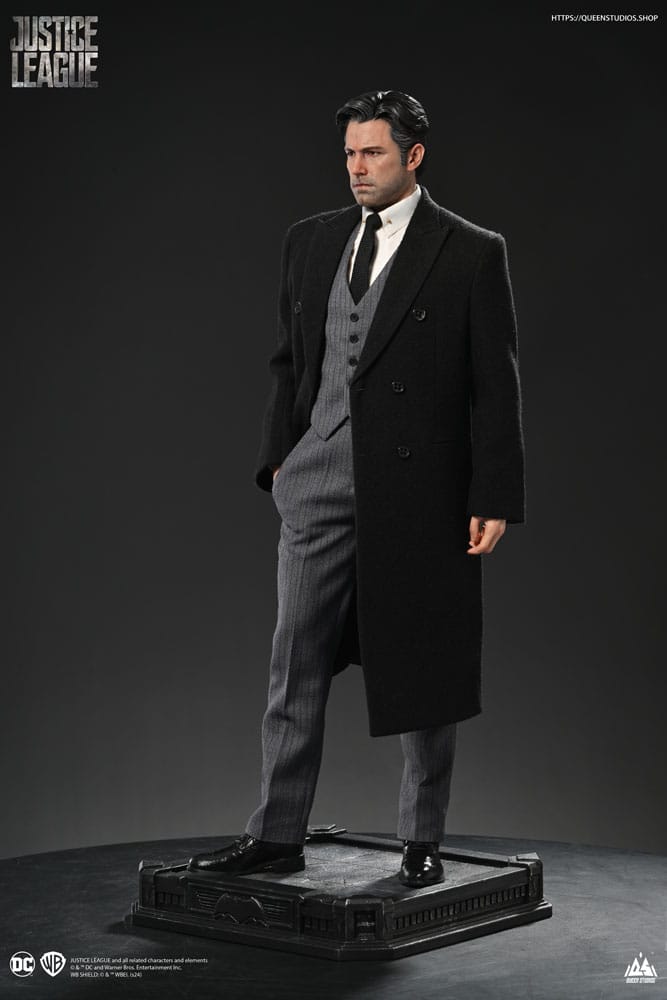 Justice League Statue 1/4 Bruce Wayne (Ben Affleck) Licensed Resin Statue