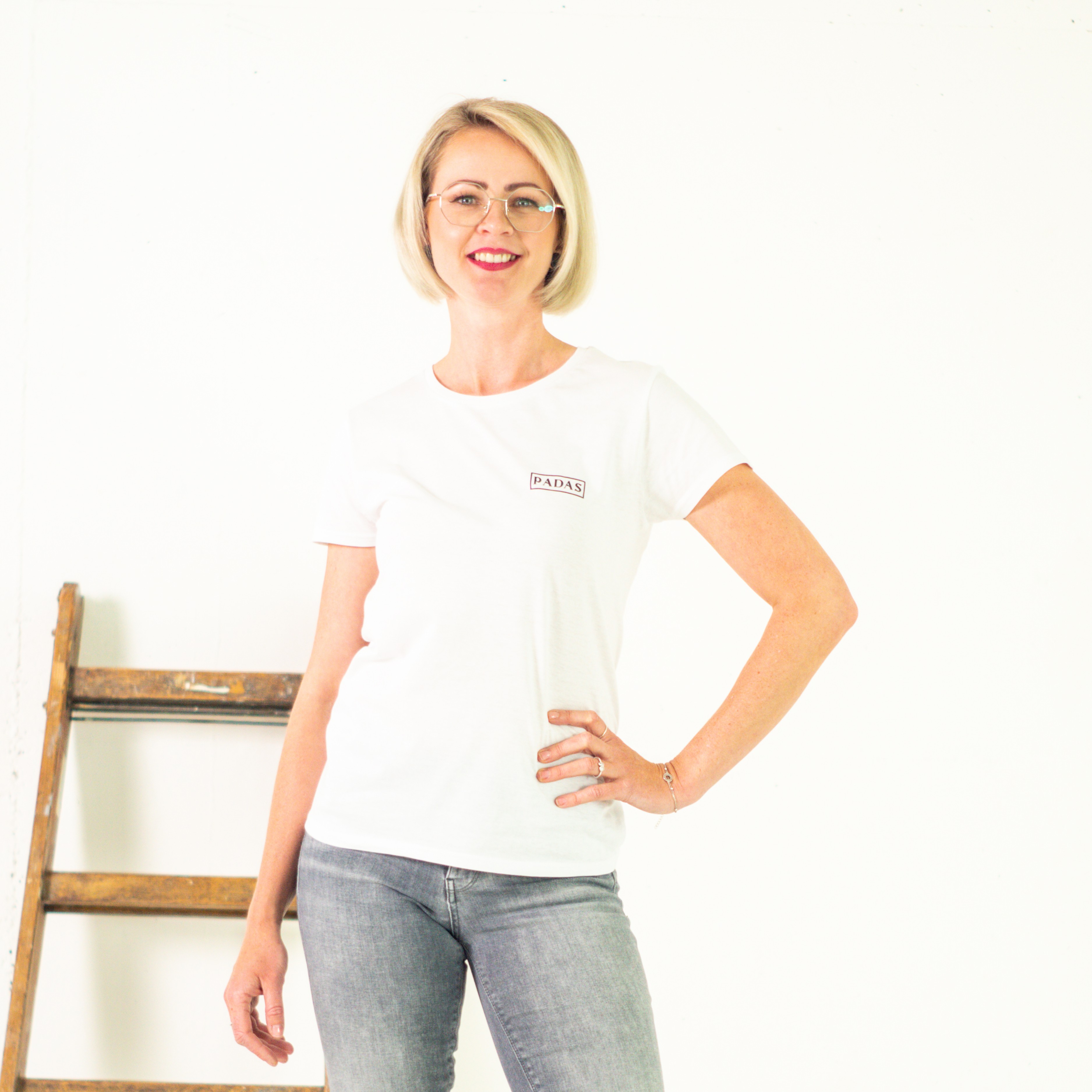 Standard T-Shirt Lady