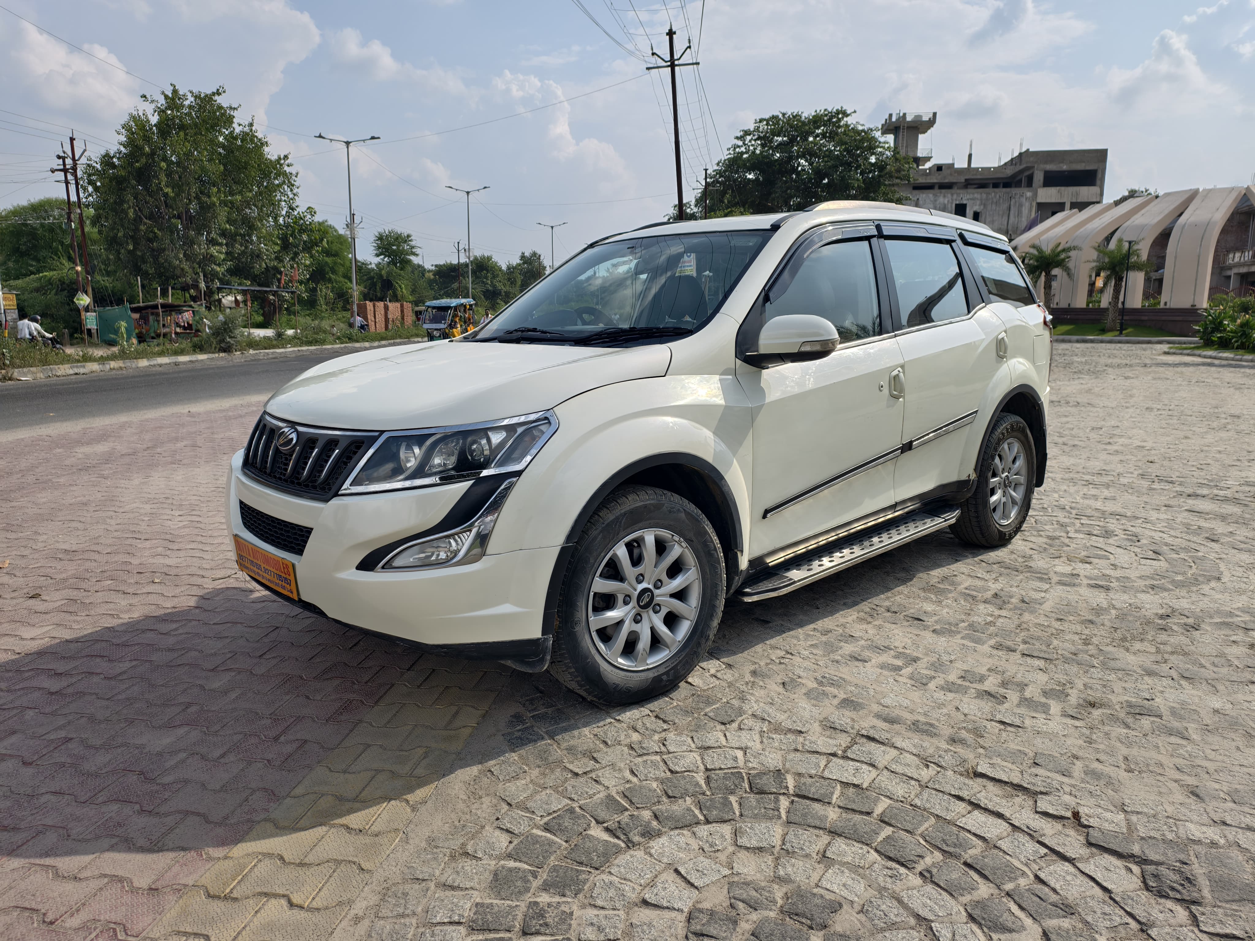 Mahindra XUV500 W10 Model 2015 Owner Second Running 81000km Fuel ⛽ Diesel 