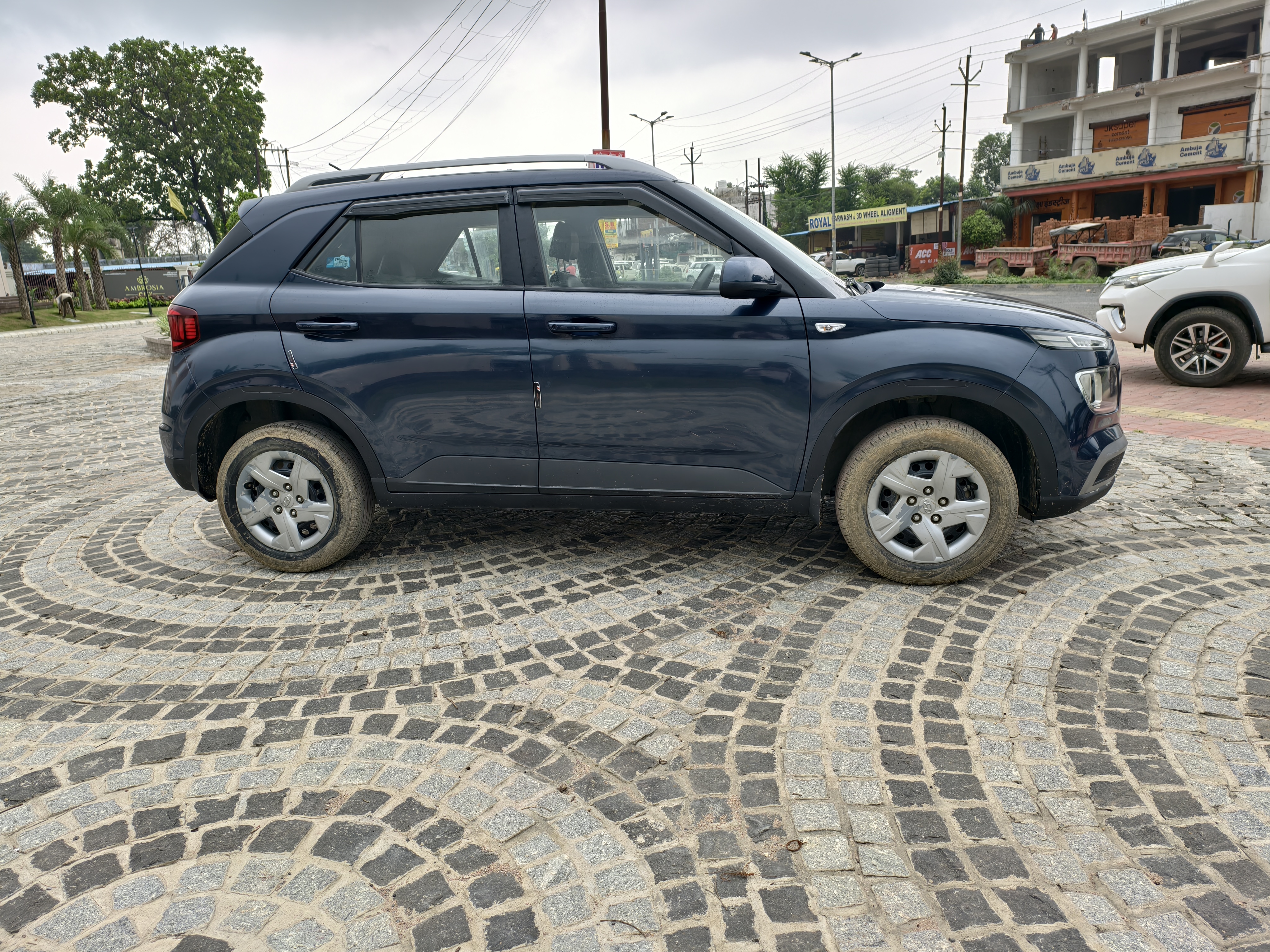 Hyundai Venue Model 2021 Owner First Running 71000km