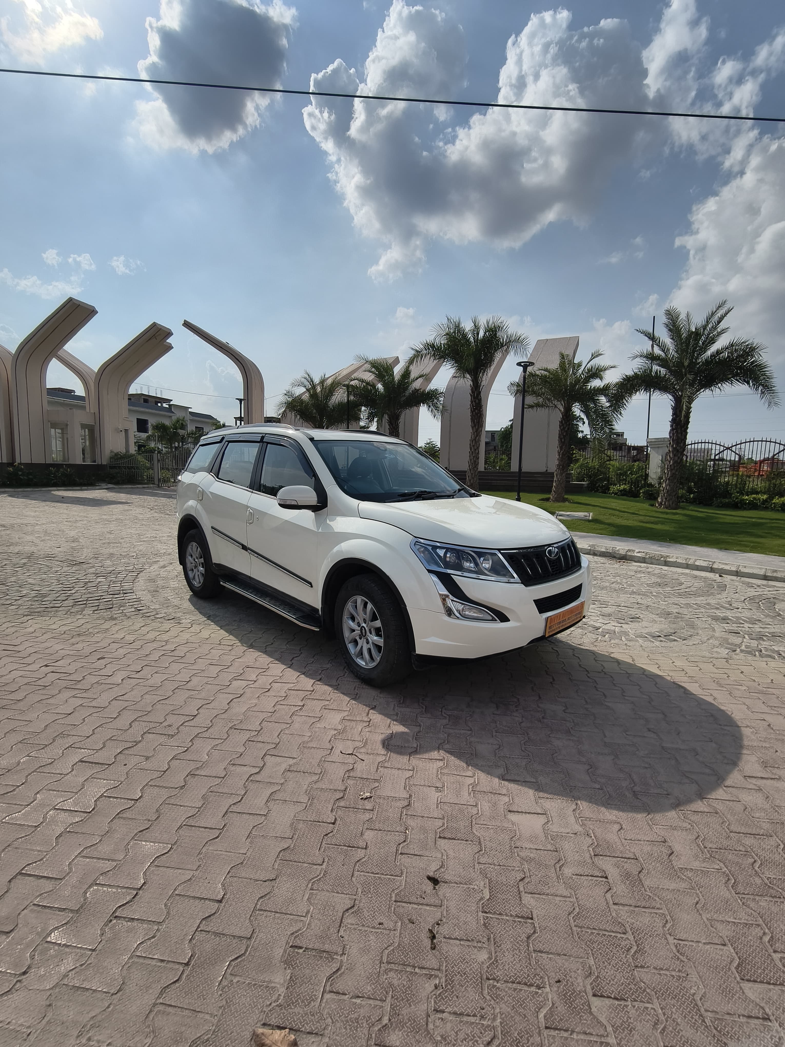 Mahindra XUV500 W10 Model 2015 Owner Second Running 81000km Fuel ⛽ Diesel 