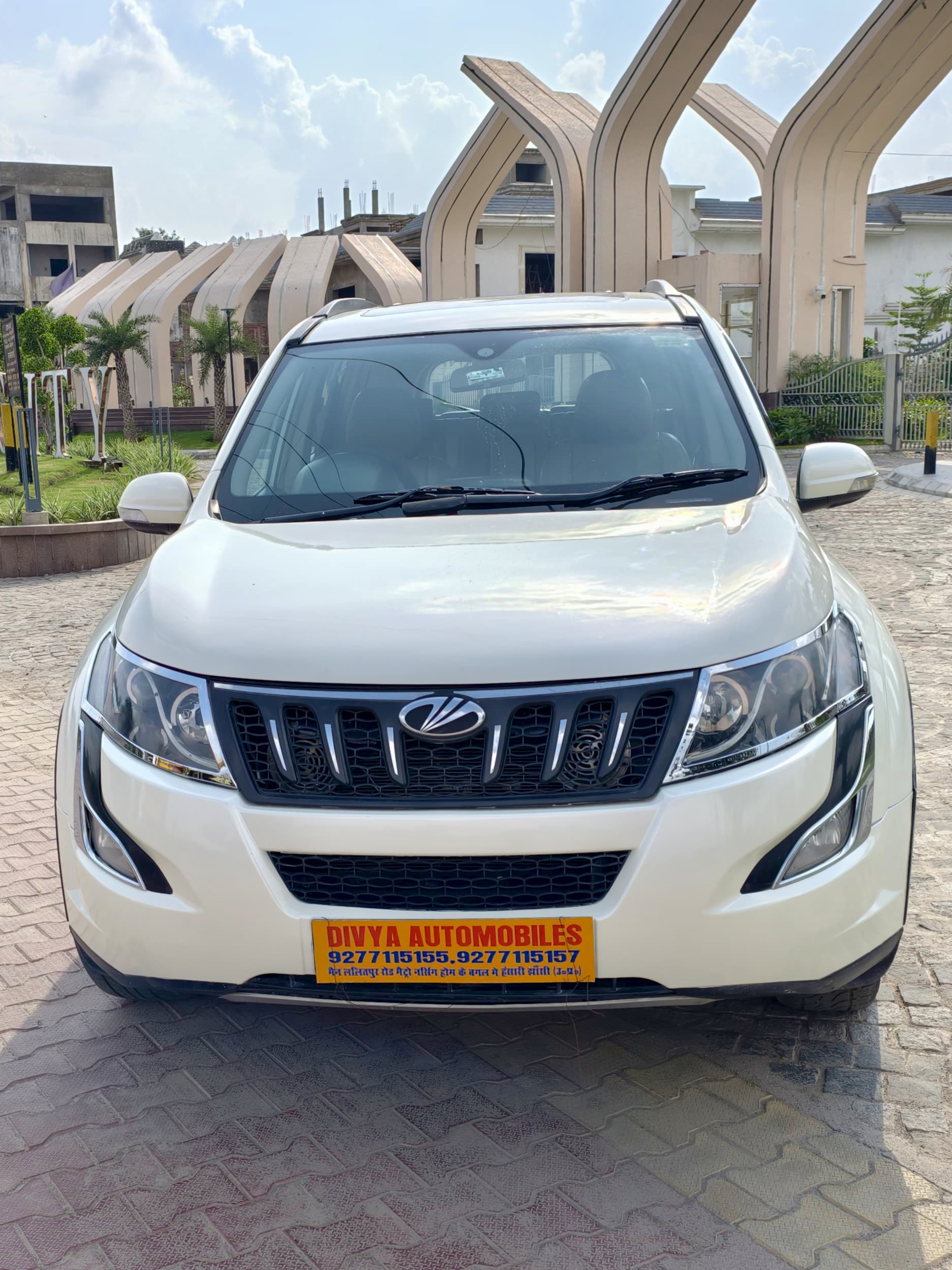 Mahindra XUV500 W10 Model 2015 Owner Second Running 81000km Fuel ⛽ Diesel