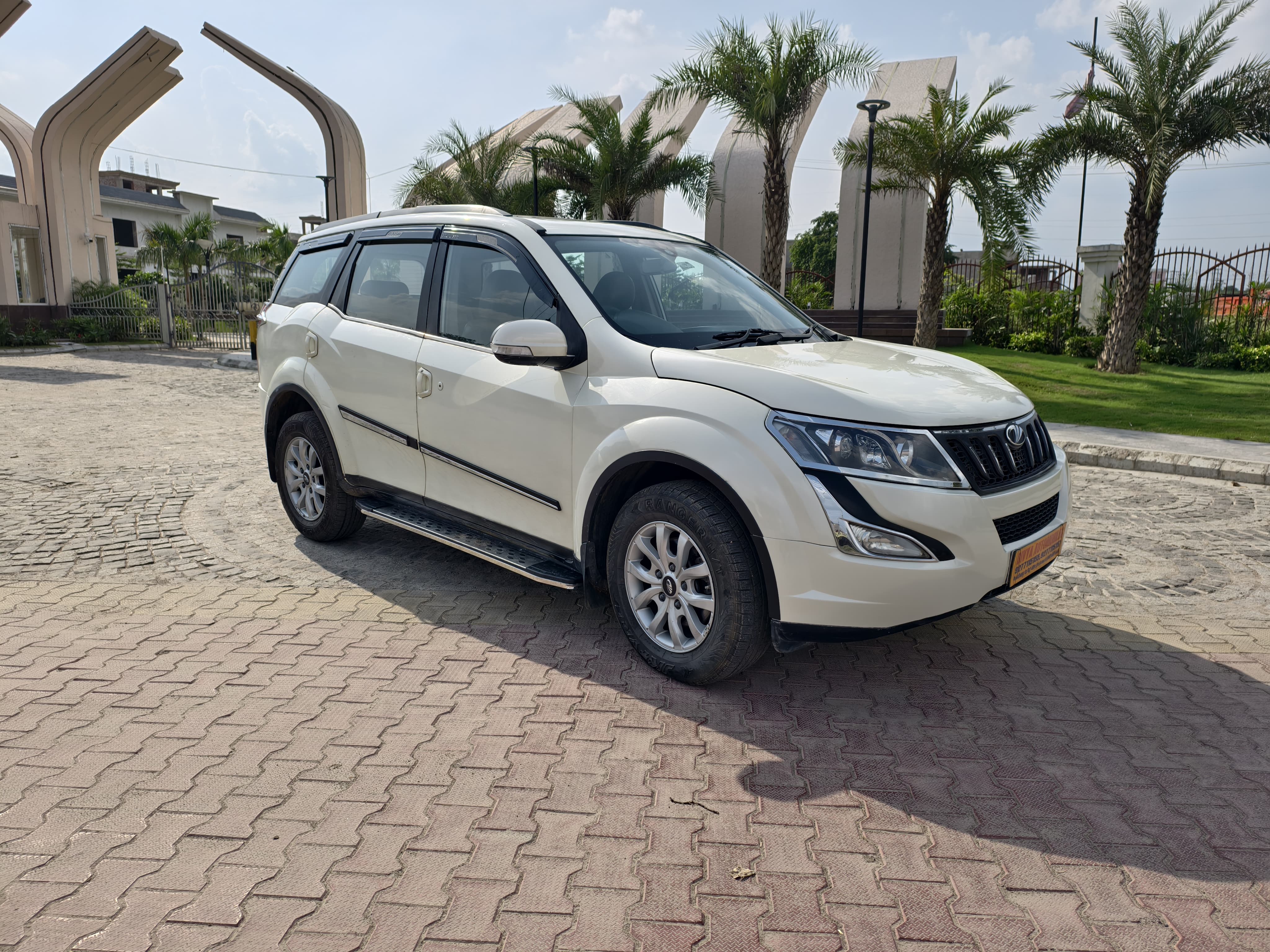 Mahindra XUV500 W10 Model 2015 Owner Second Running 81000km Fuel ⛽ Diesel 