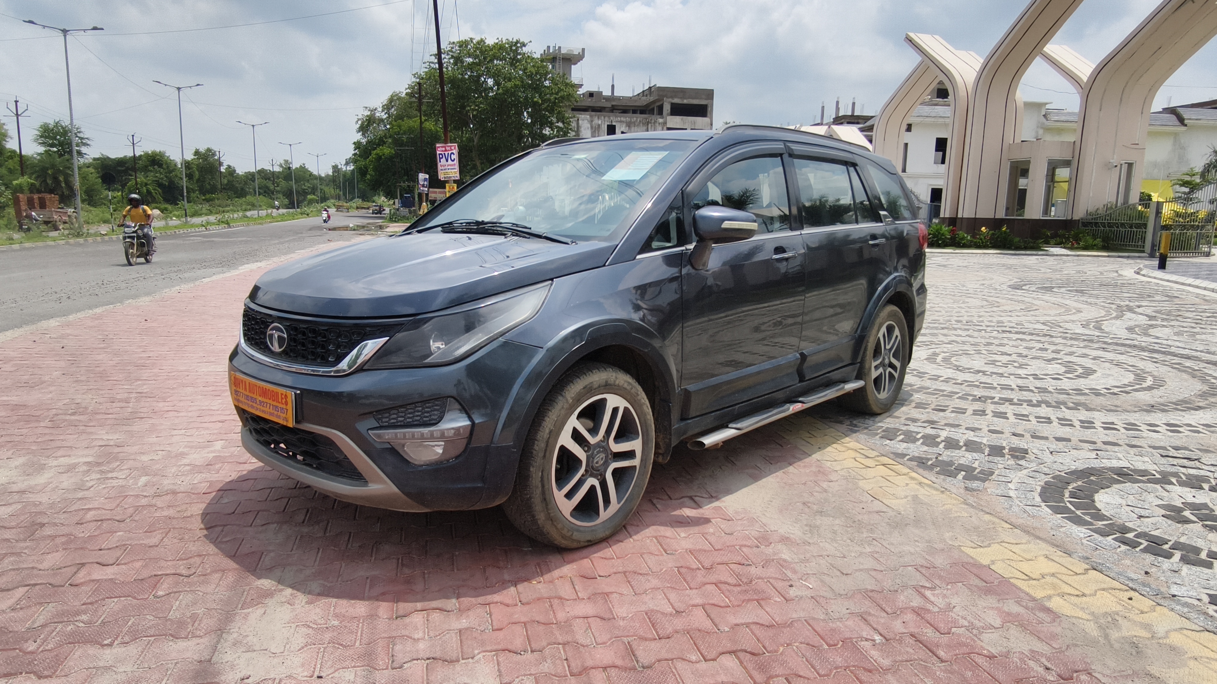 Tata Hexa XT Model 2017 First Owner Running 95000
