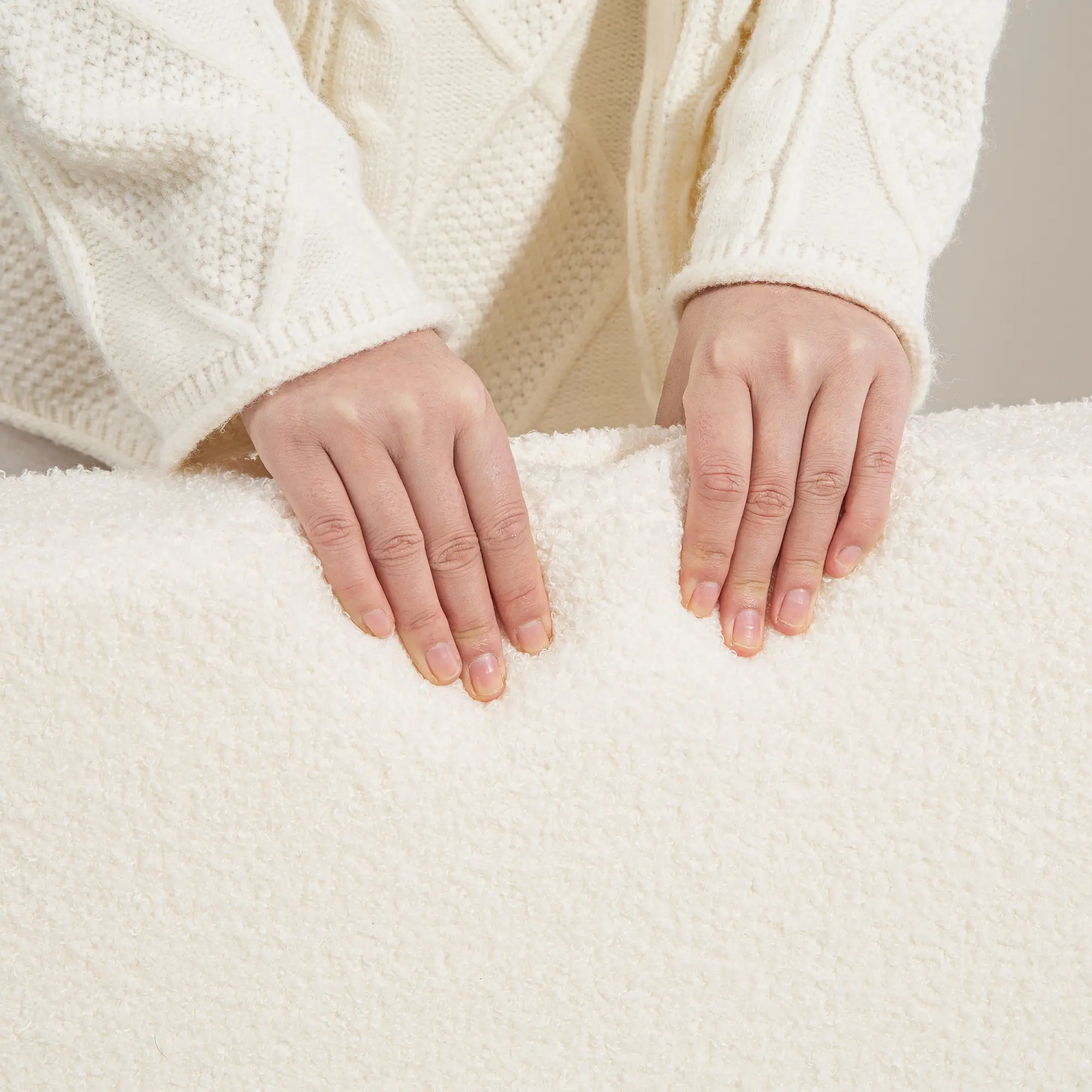 2-Seat Sofa Two-Seater Couch with Armrests and Wood Legs