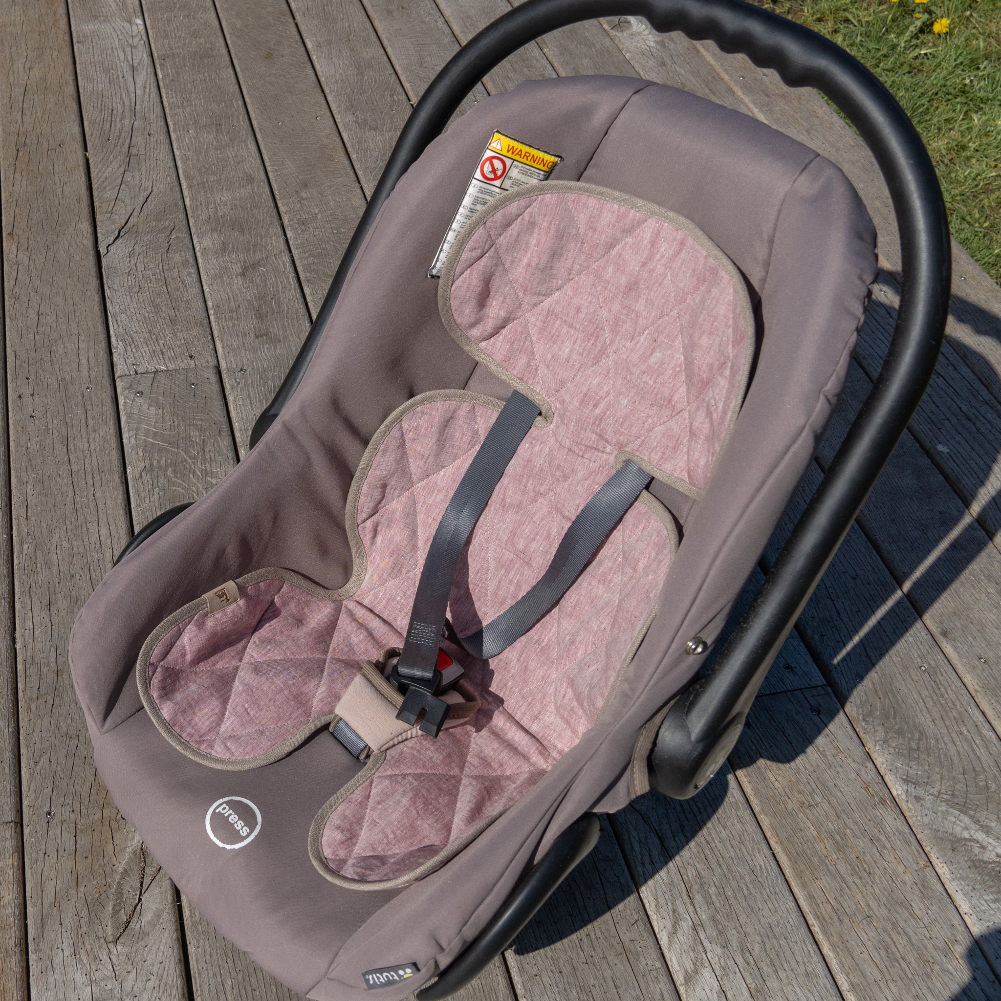 „RAUDĖ“ įdėklas į autokėdutę 0-13kg