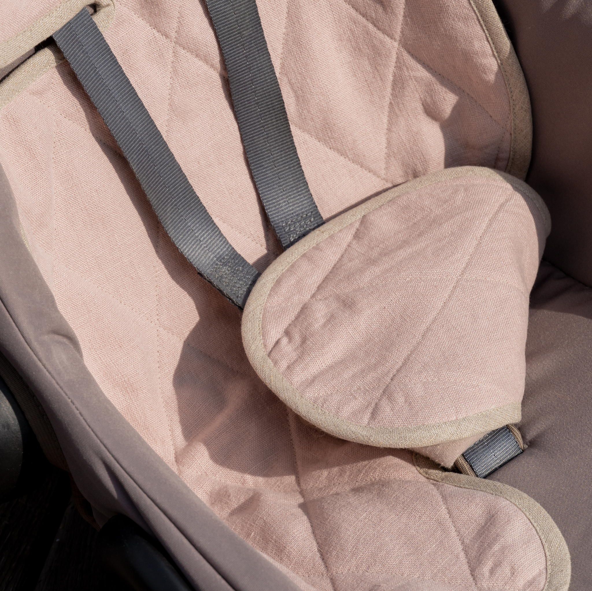 "RAUSVA" įdėklas į autokėdutę 0-13kg