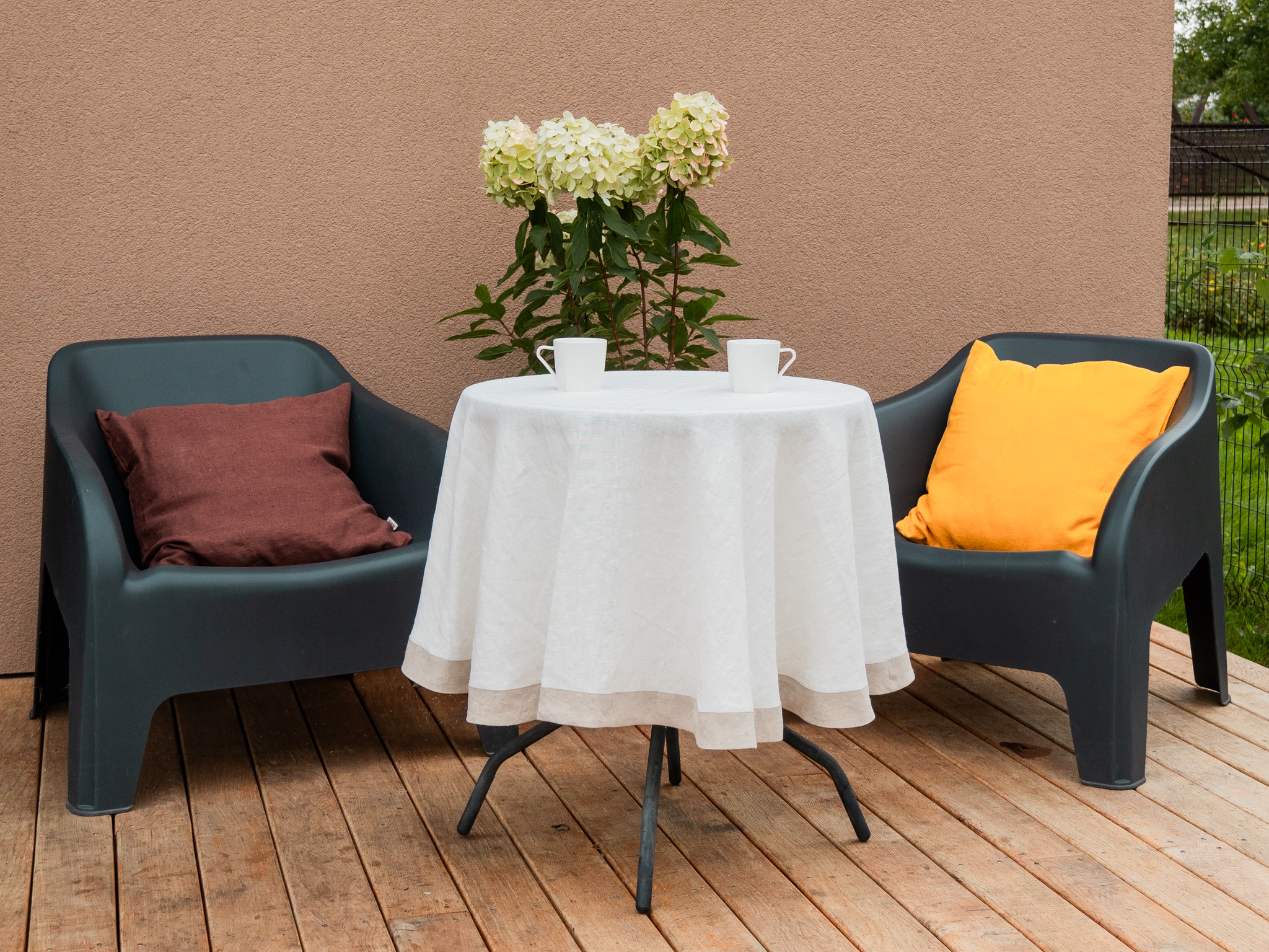 Apvali lininė staltiesė