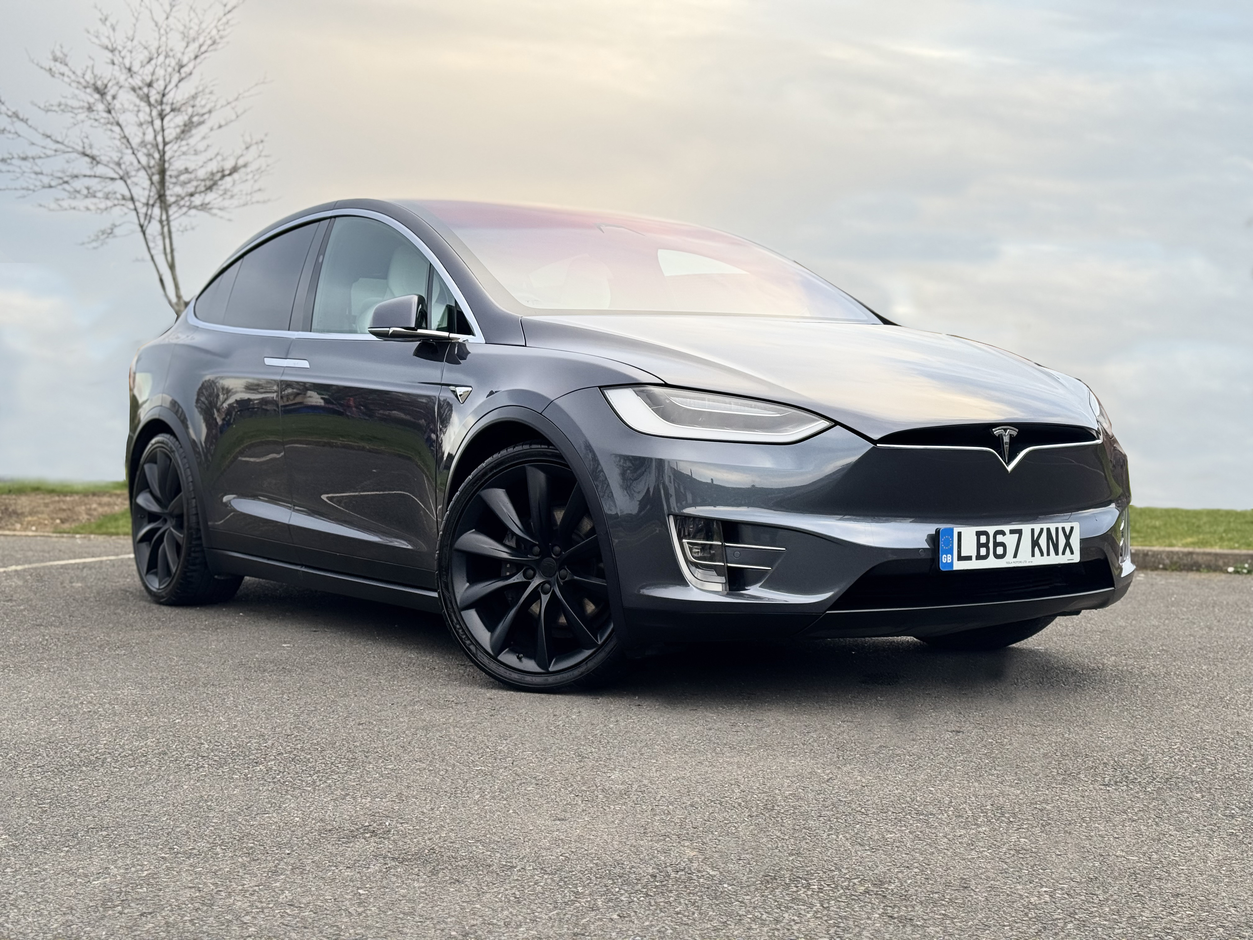 Tesla Model X 