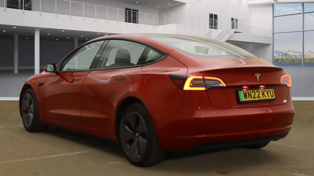 Tesla Model 3 Standard Range Plus (2022)