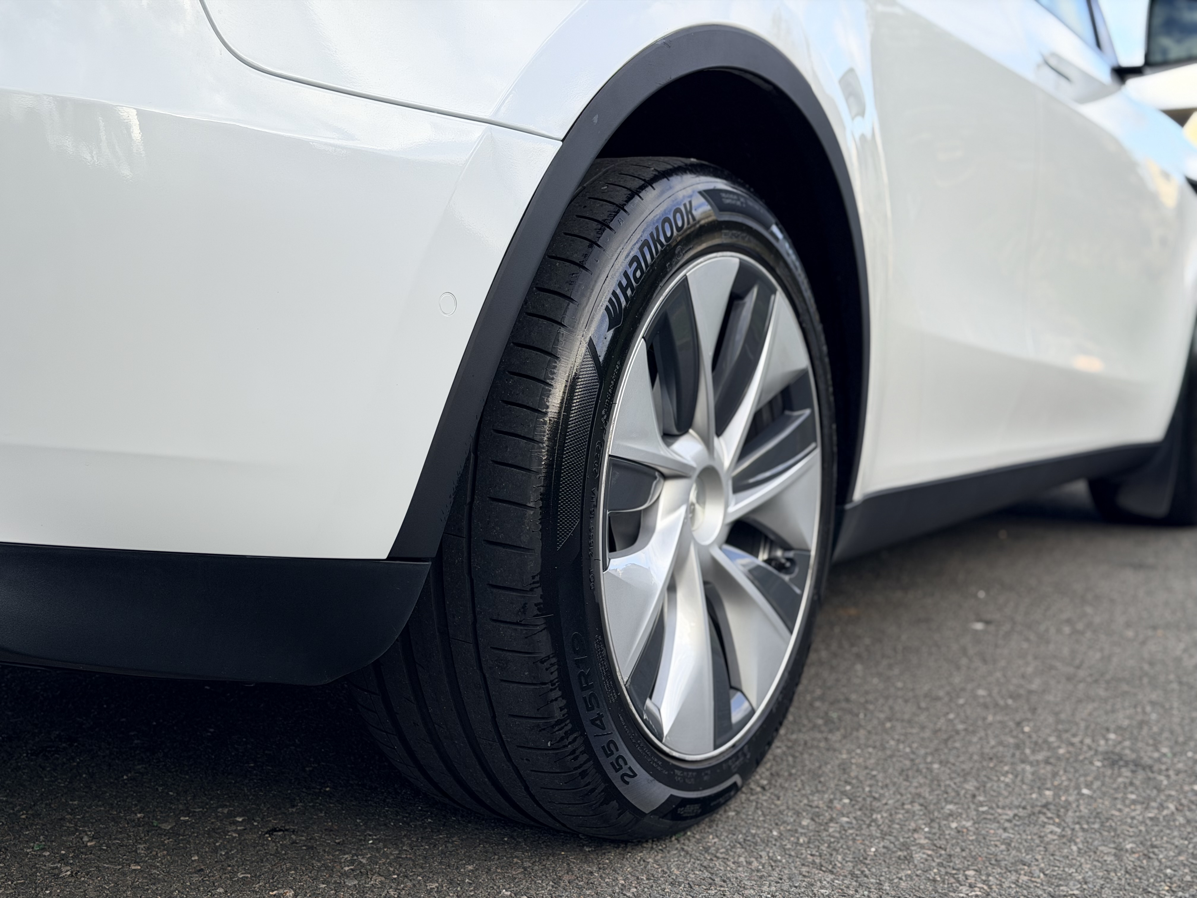 Tesla Model Y Long Range - 13500 miles