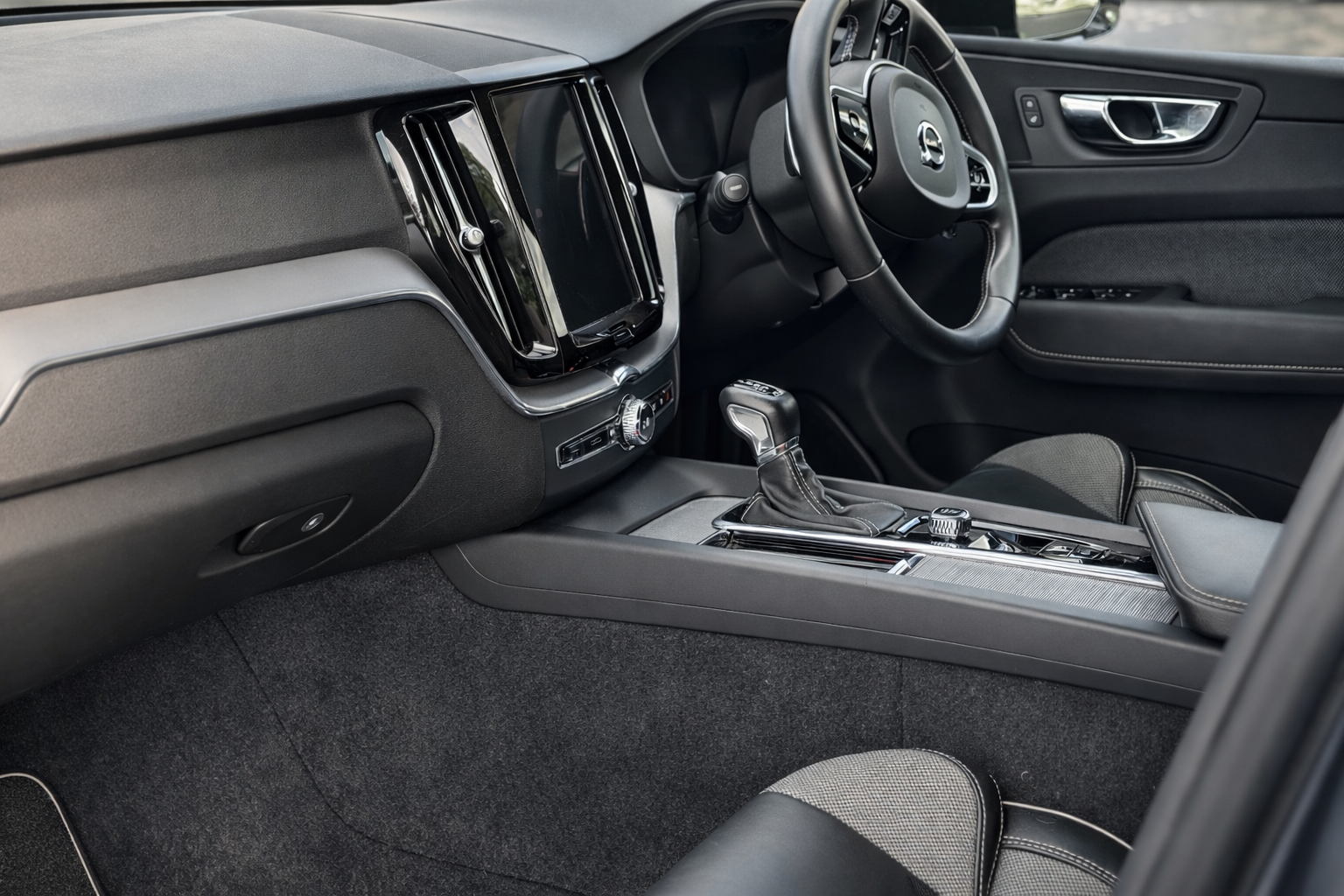 Volvo - 2.0 T5 R-Design SUV 5dr Petrol Auto Euro 6 