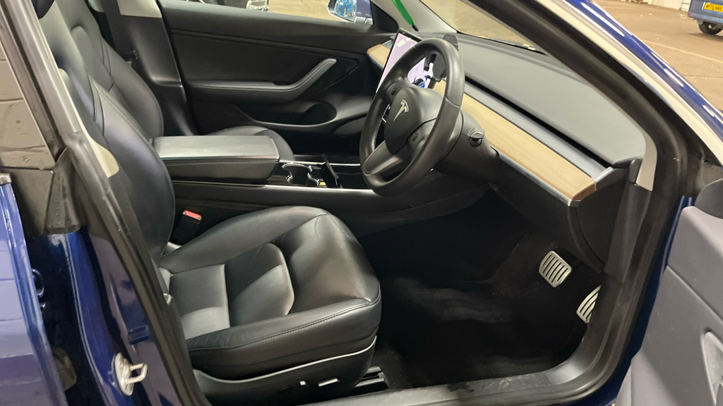 Tesla Model 3 Performance (2019)