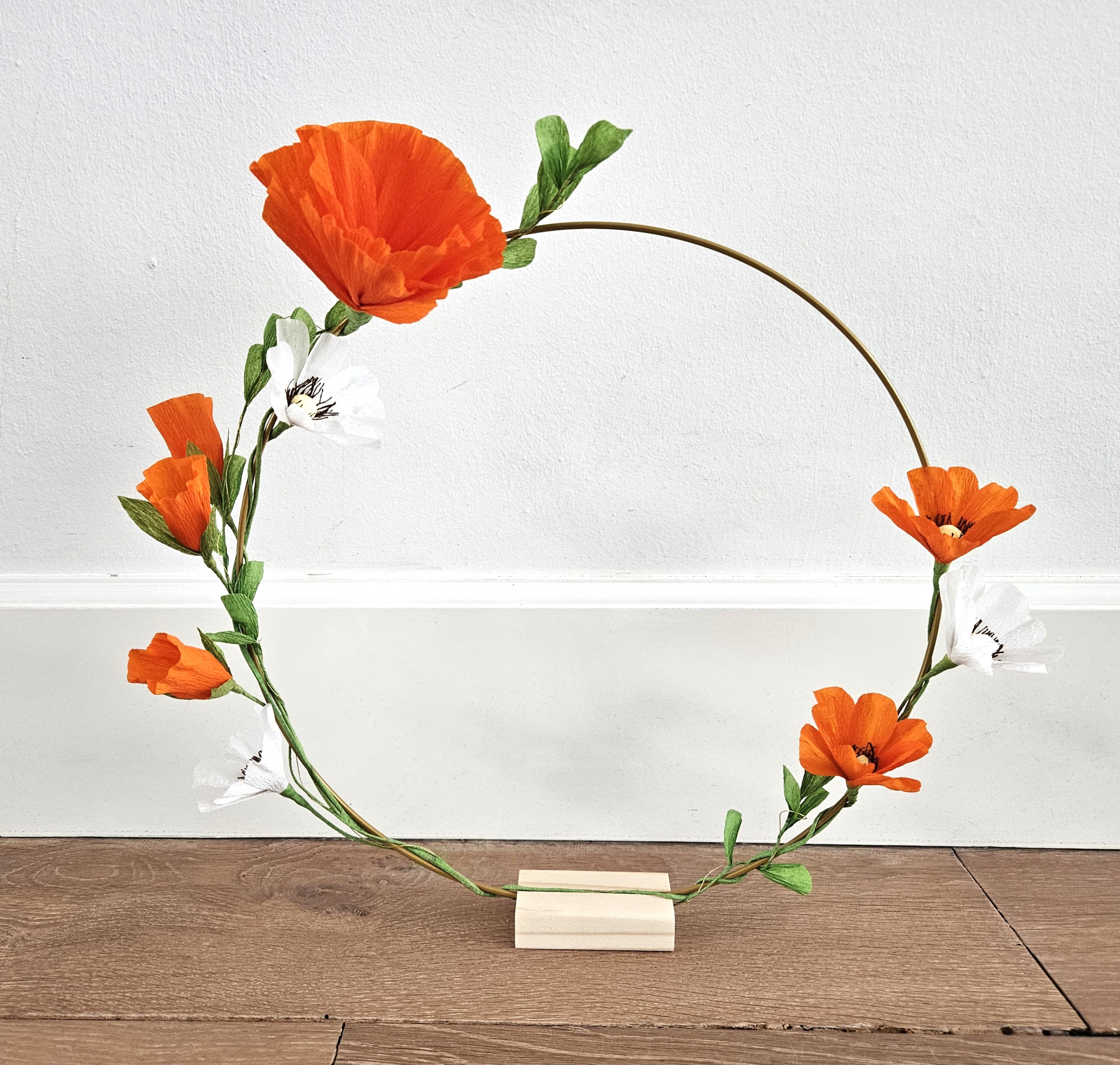 Bloemenkrans oranje wit