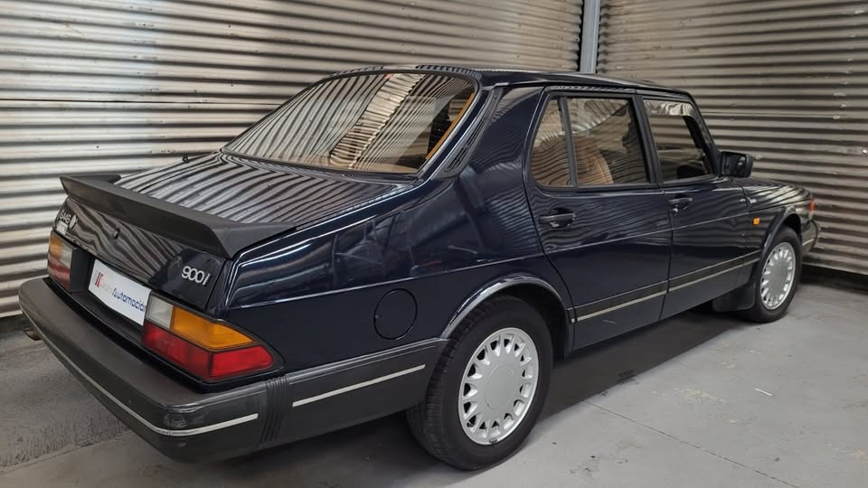 Saab 900I