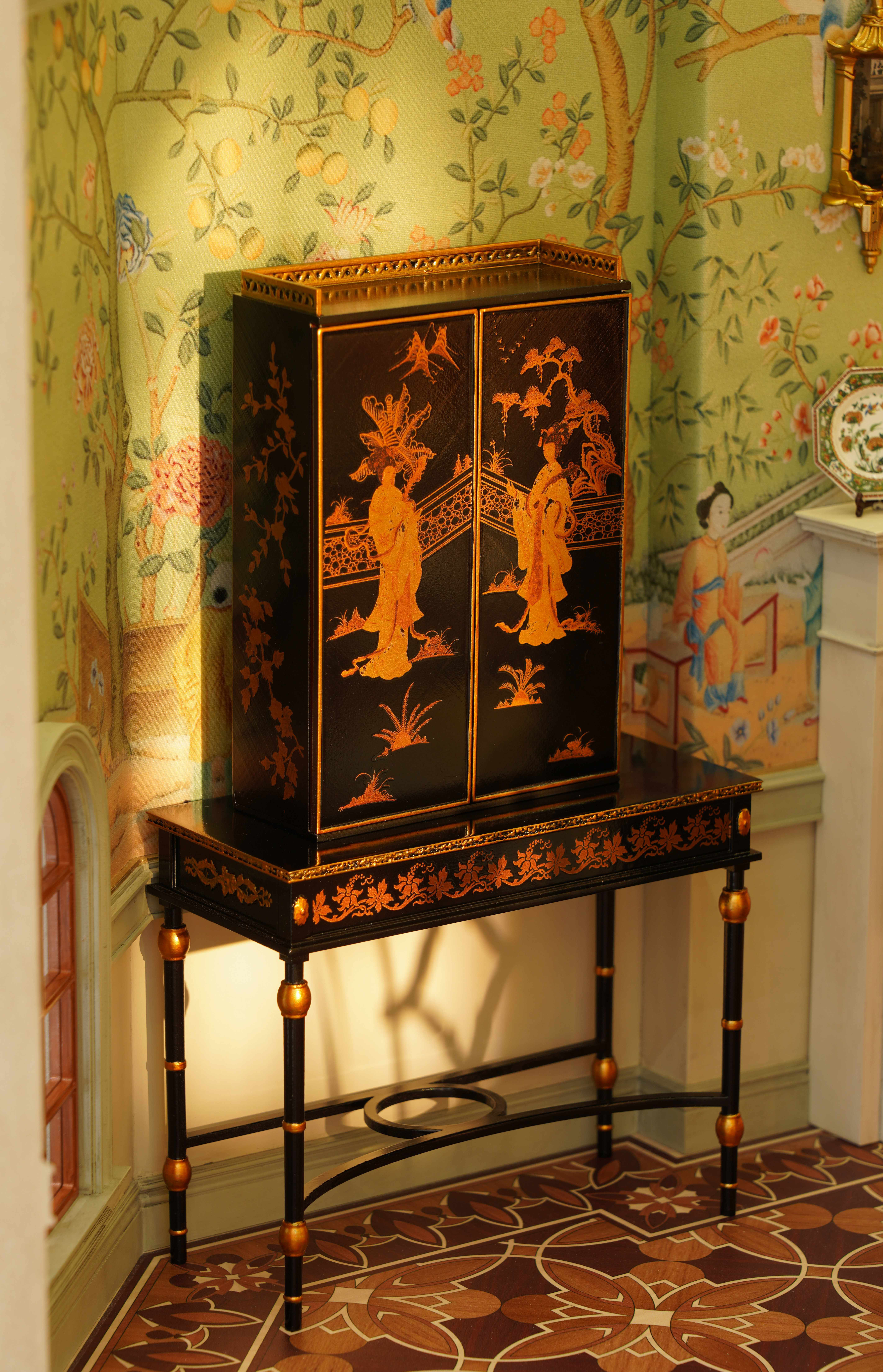 Luxury Chinoiserie Dollhouse Room Box – 1:12 Scale Miniature Parlor Diorama with Furniture, Décor & Lighting – Collector Display