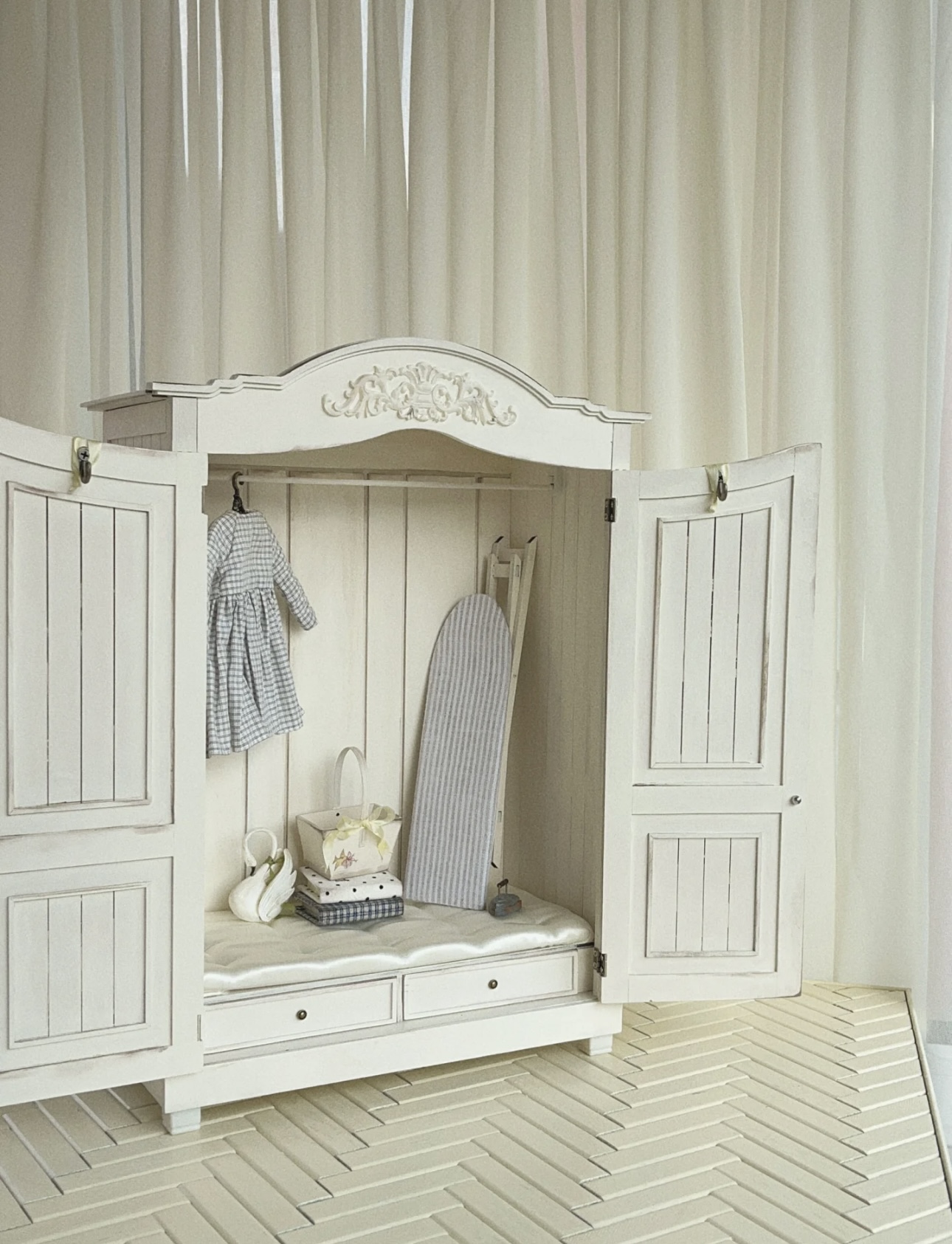 Gothic Miniature Wardrobe - 1:4 Scale Doll Closet for BJD, Blythe, SD13 Diorama Display