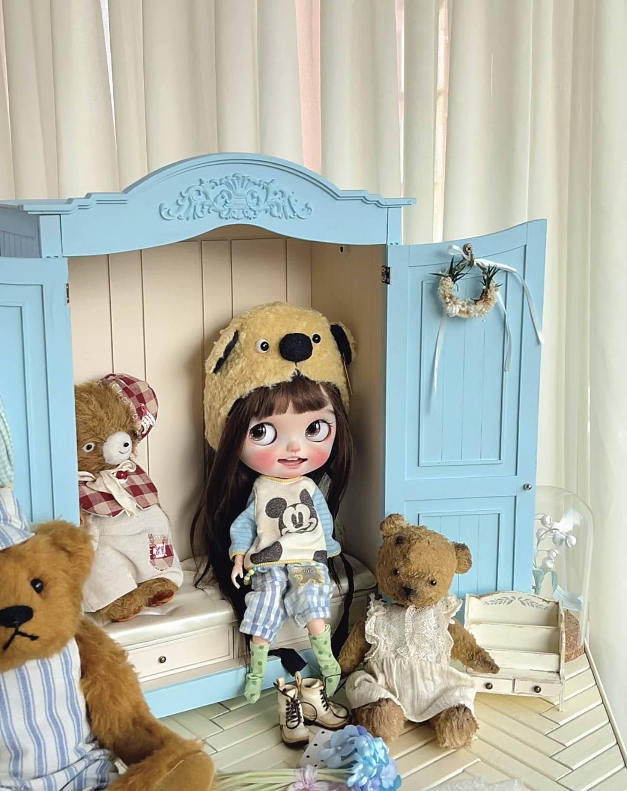 Gothic Miniature Wardrobe - 1:4 Scale Doll Closet for BJD, Blythe, SD13 Diorama Display