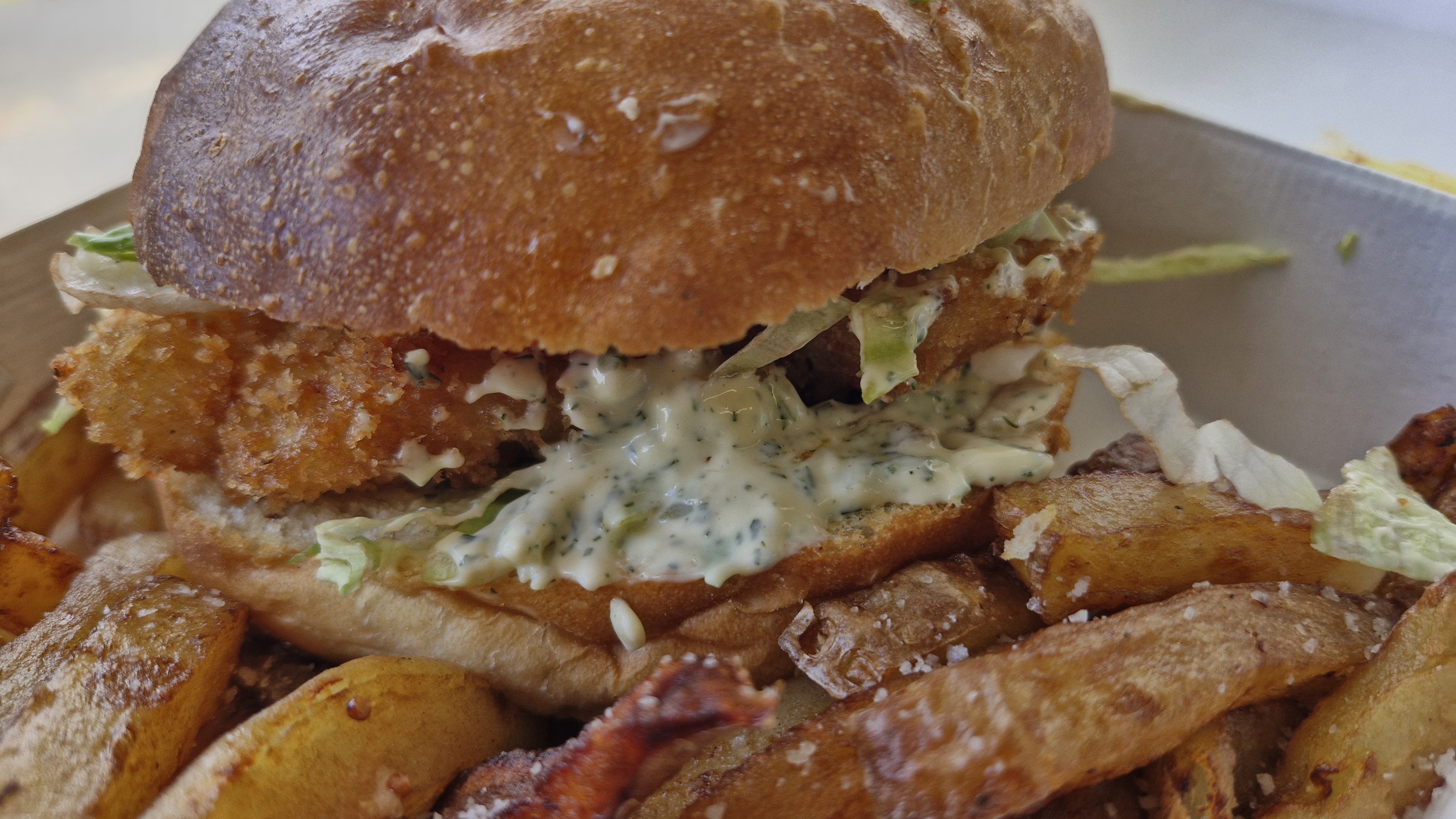 Burger "le loup de mer GLC" frites