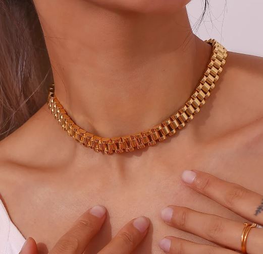 Gold chain necklace