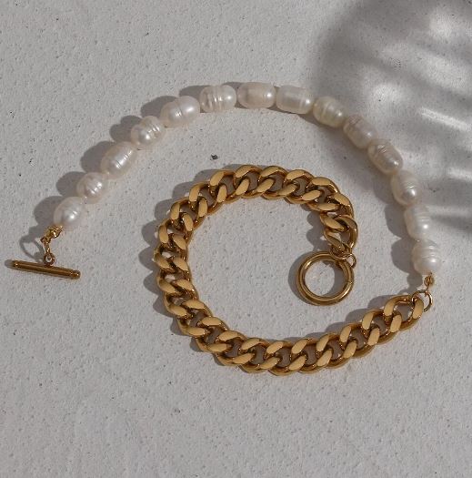 Pearl and Gold Chain Necklace