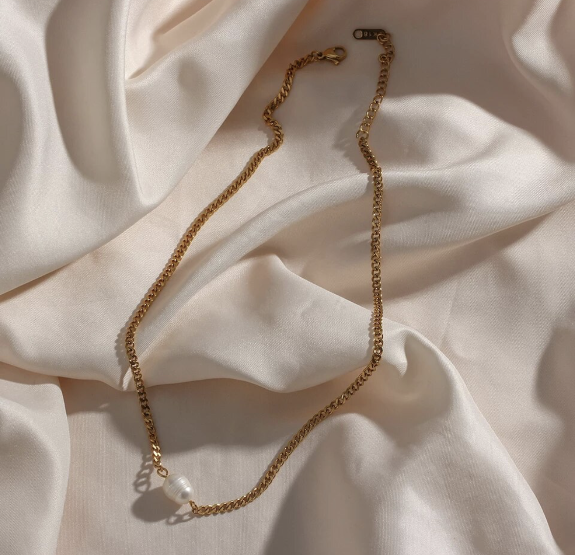 Gold Chain Necklace with Pearl