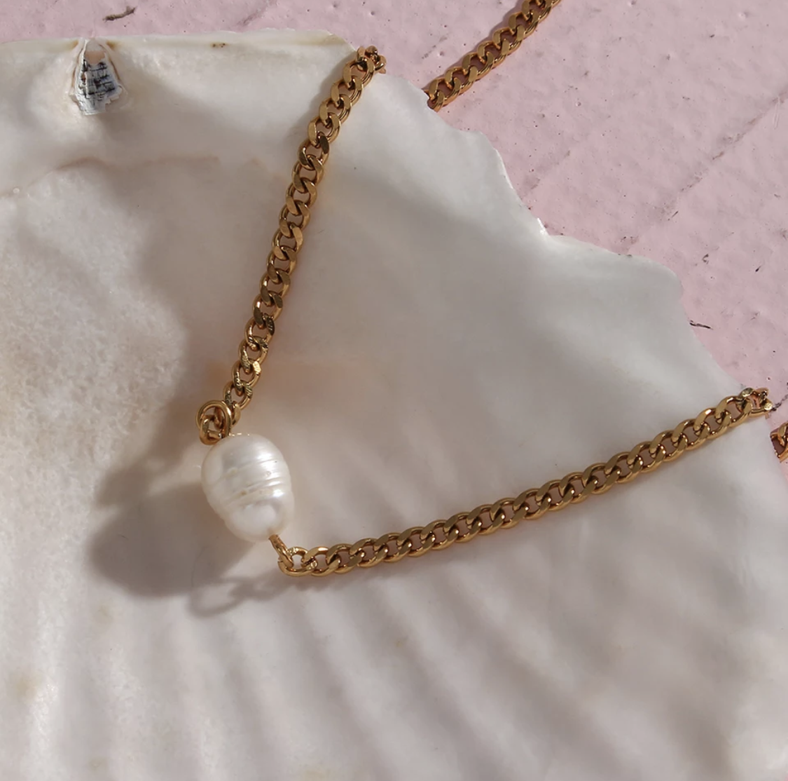 Gold Chain Necklace with Pearl