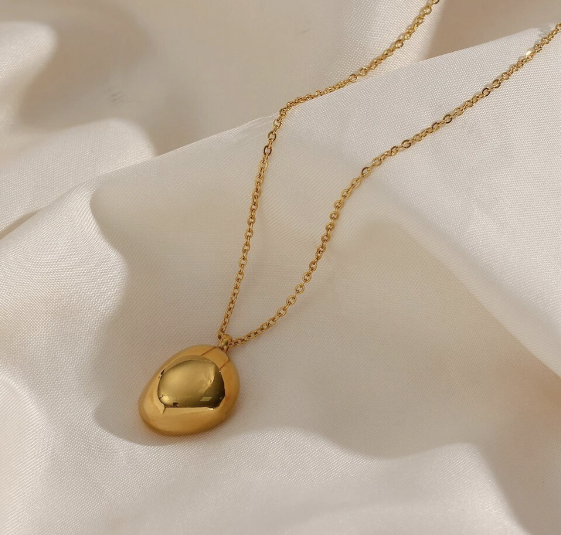 Gold Pendant Necklace