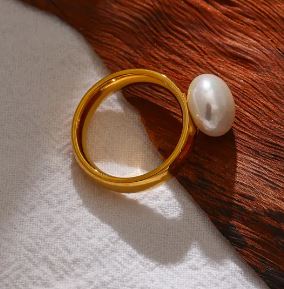Gold Ring with Pearl