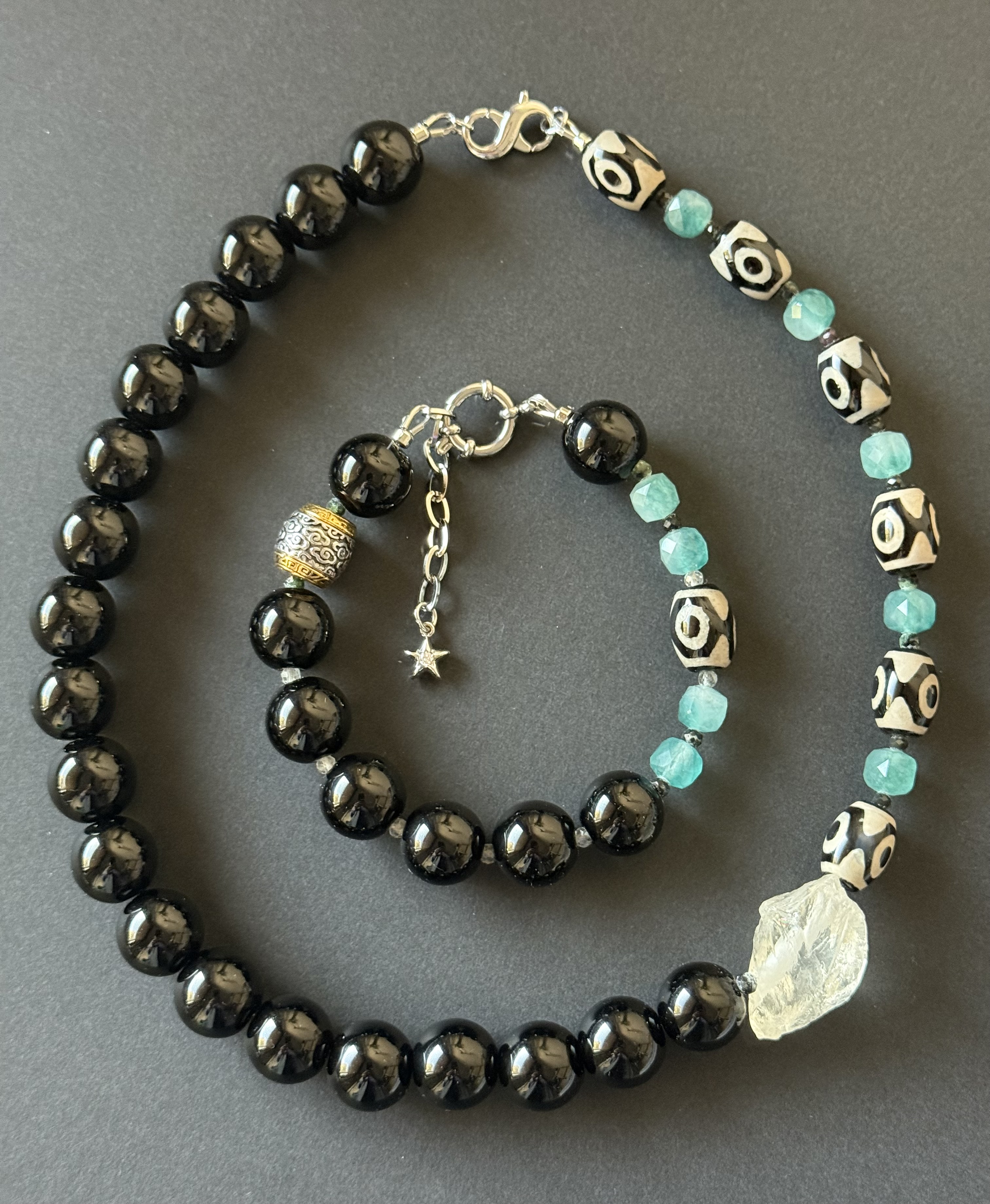  Black Onyx and Chrysoprase Bracelet