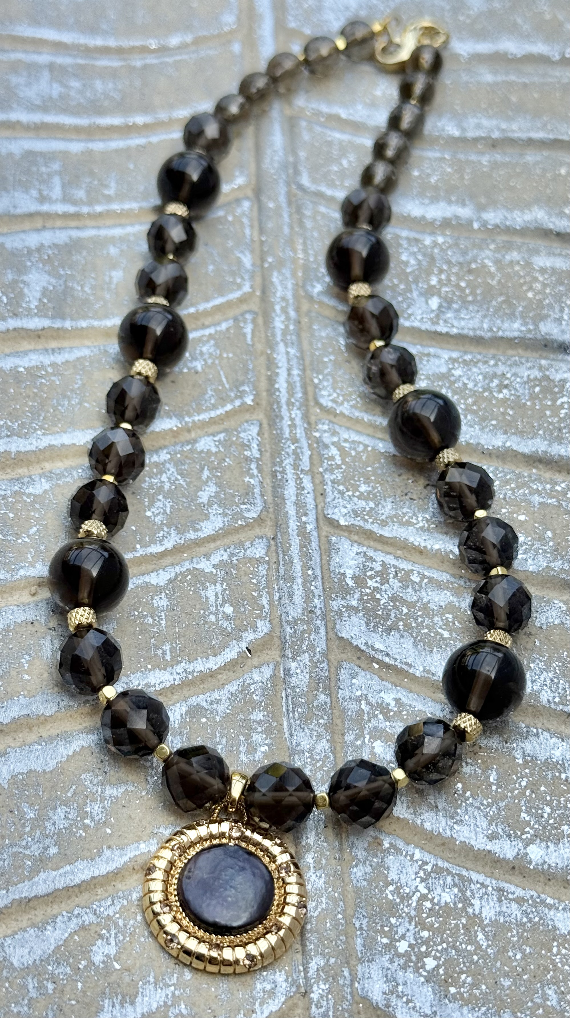 Elegant Beaded Pendant Necklace