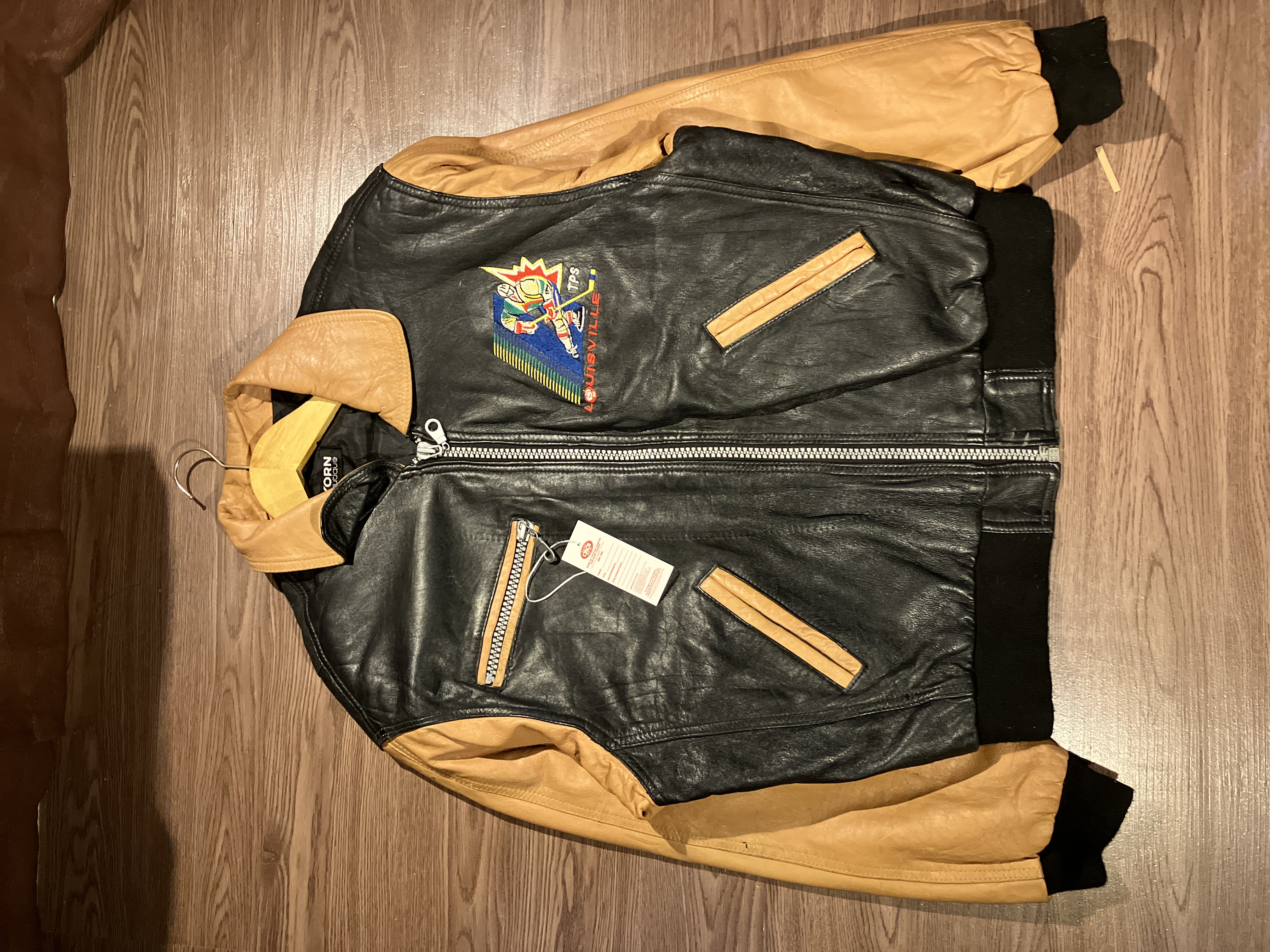 [L] Louiseville Logo Embroidery Leather Varsity Jacket