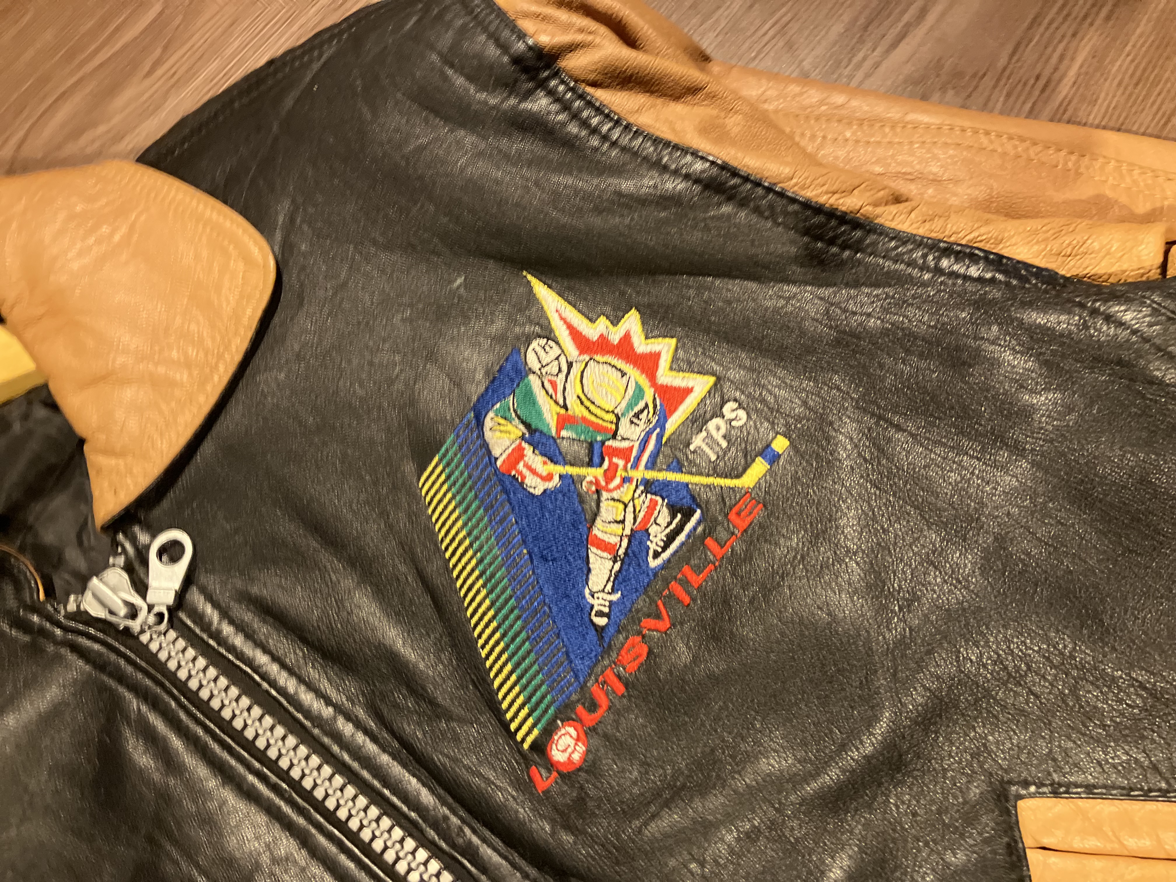 [L] Louiseville Logo Embroidery Leather Varsity Jacket