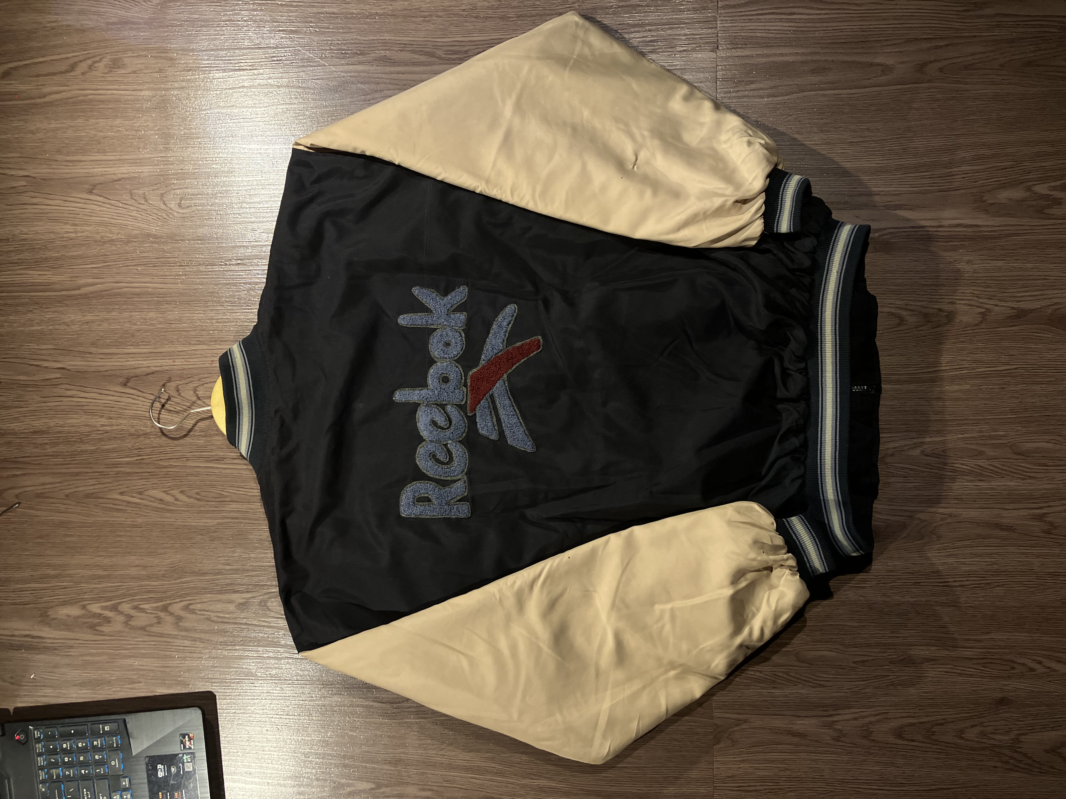 [L] Reebok Big logo towel embroidery Varsity jacket