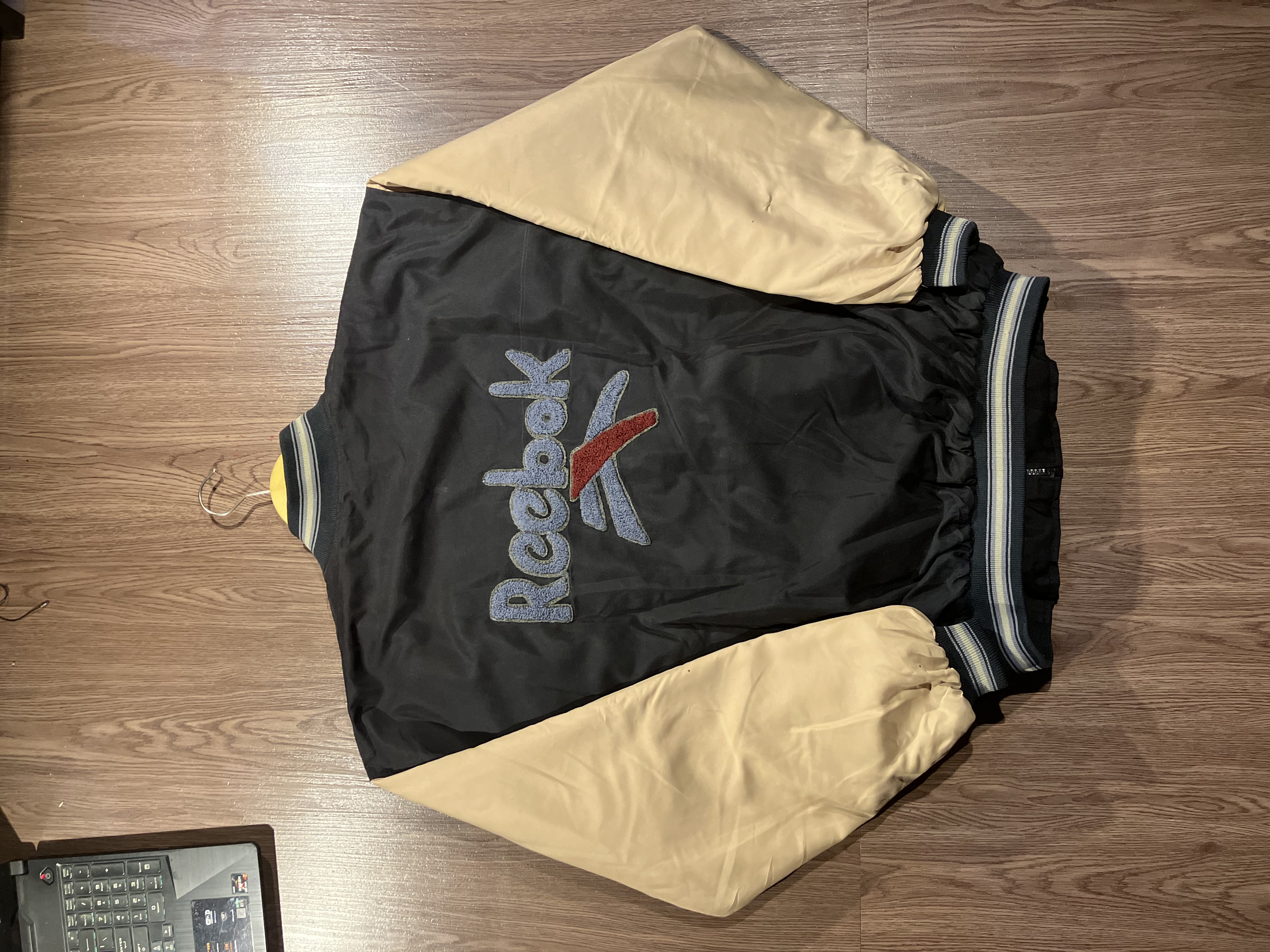 [L] Reebok Big logo towel embroidery Varsity jacket