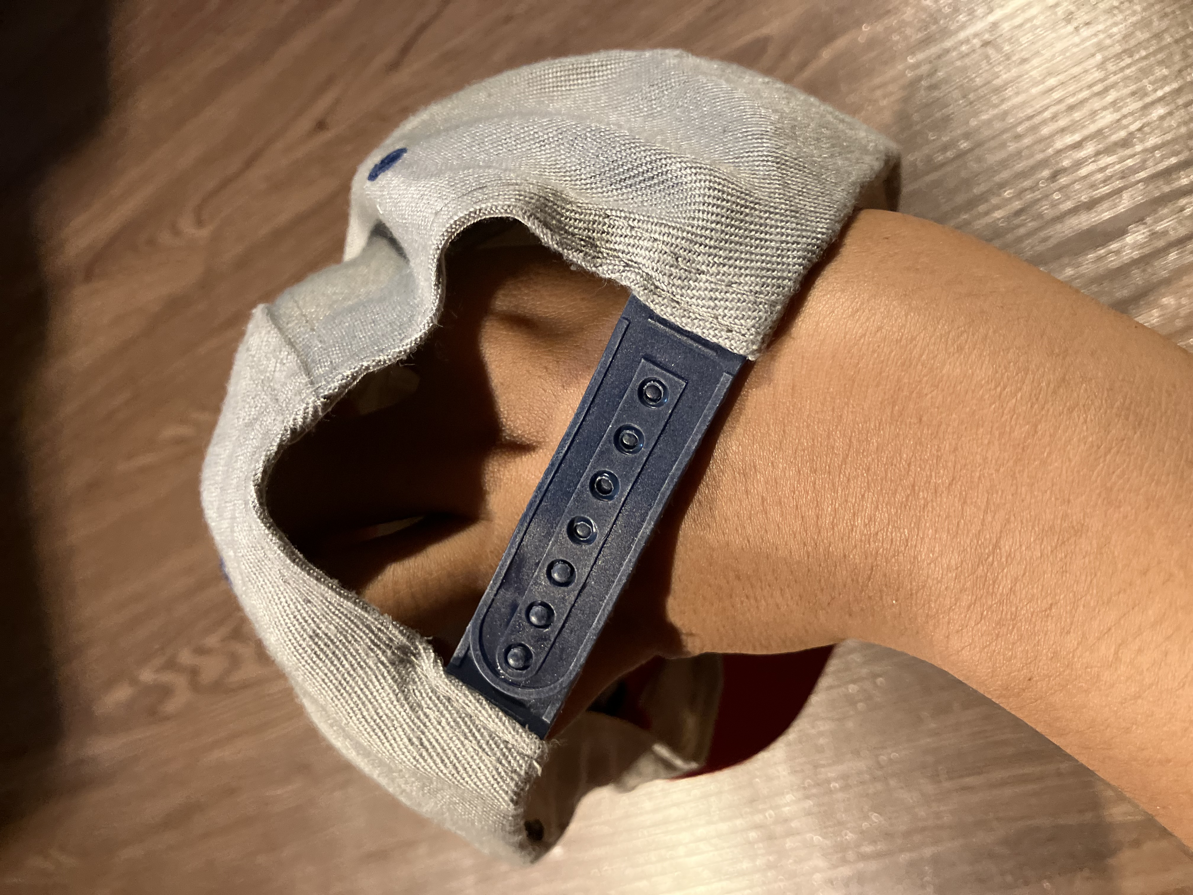 [OSFA] Nascar Budweiser Embroidered Logo Cap