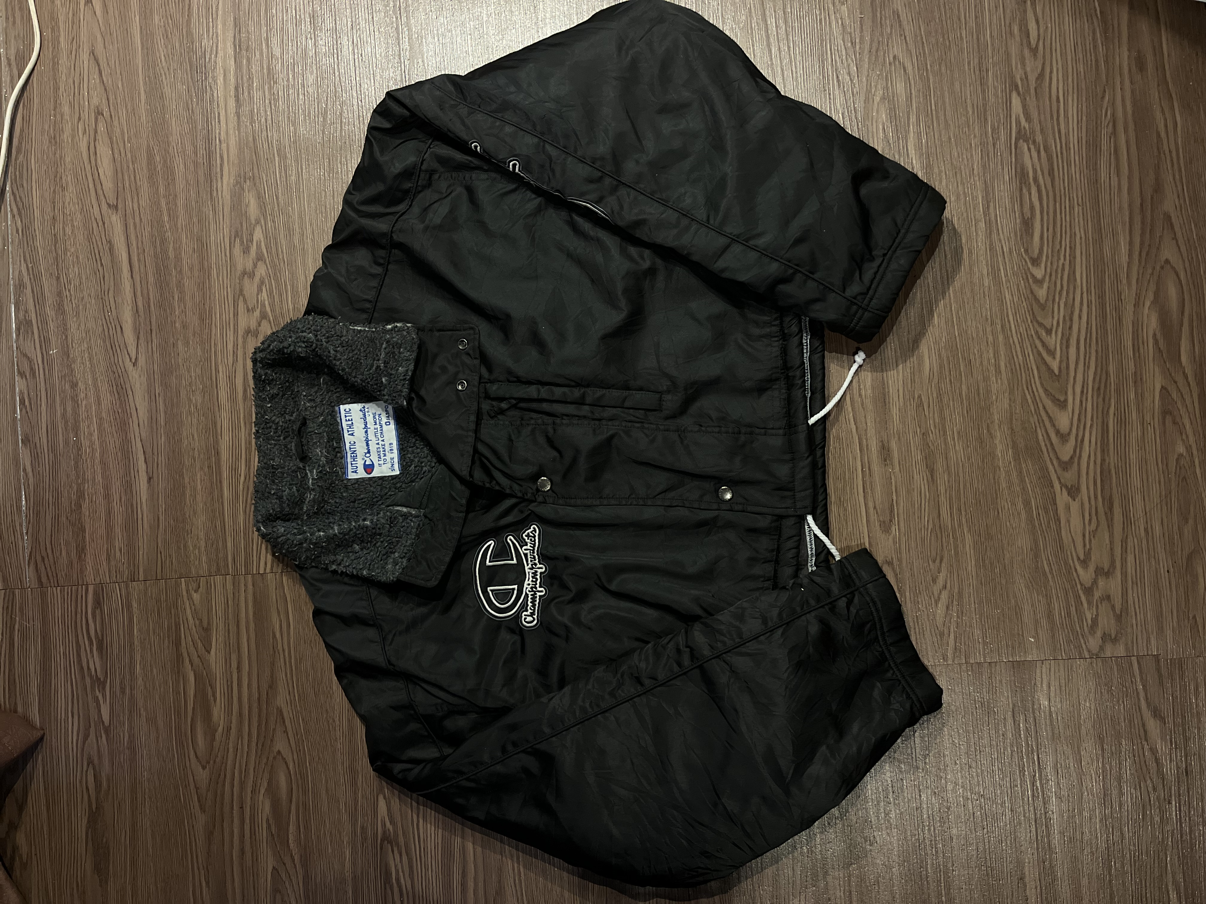 [L] Champion Winter Varsity Crop Jacket