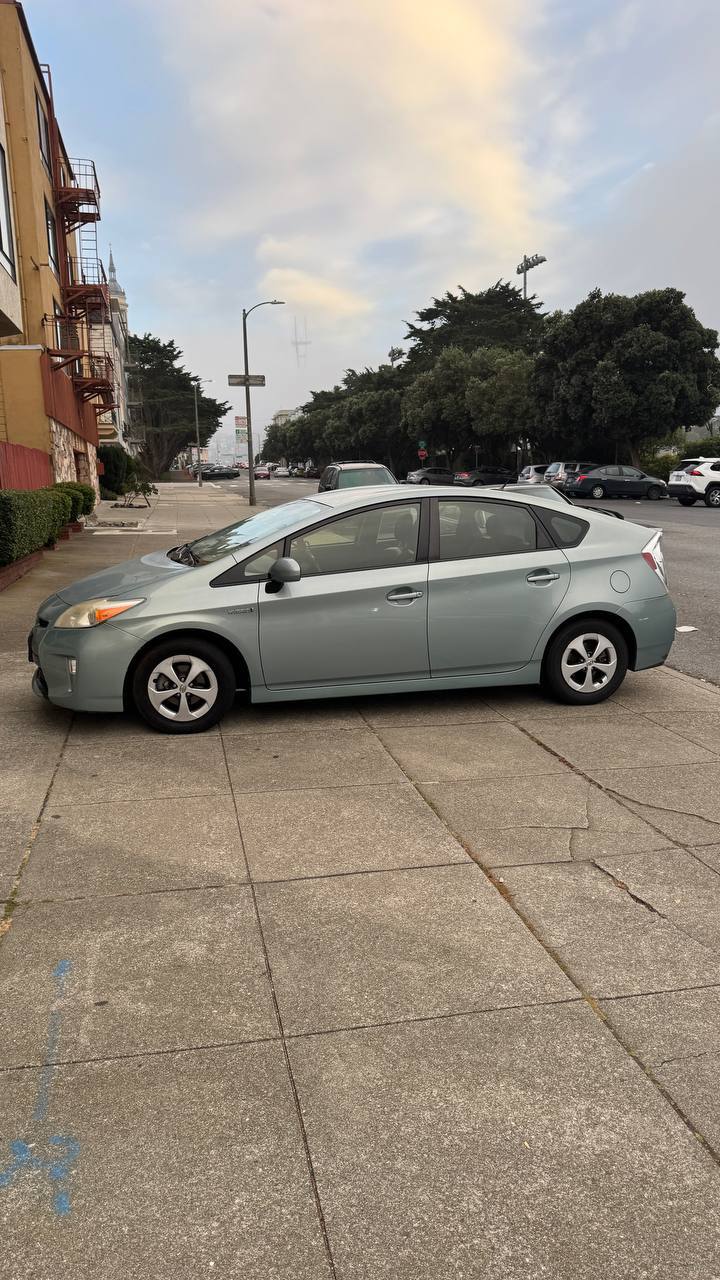2013 Toyota Prius Hybrid Advanced Hatchback