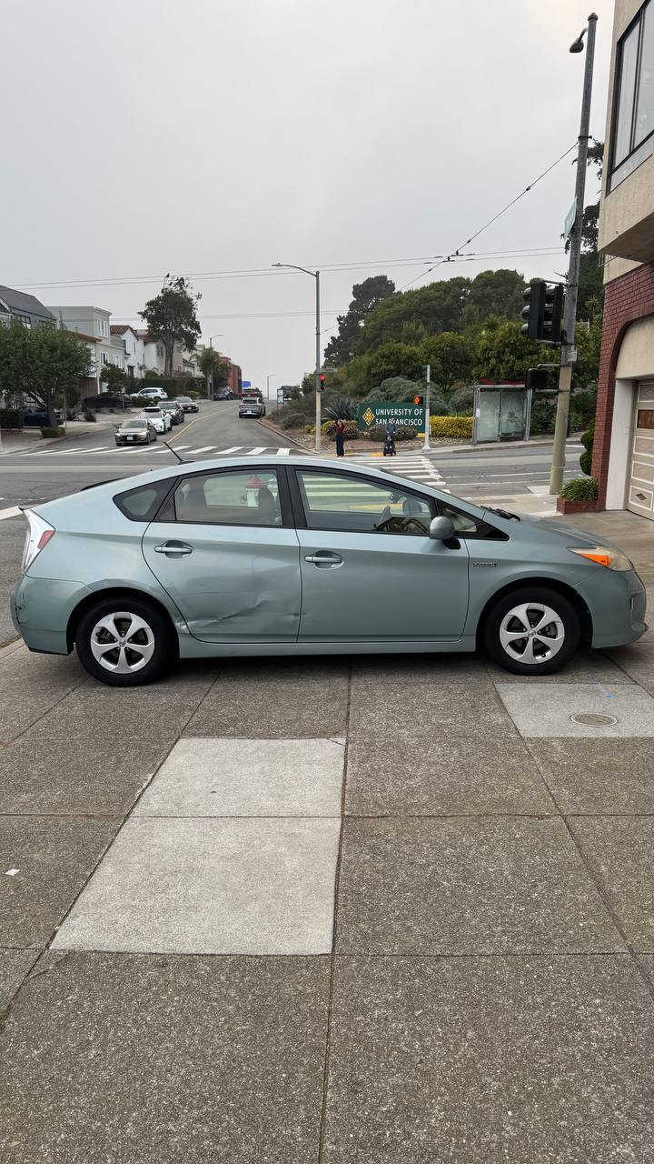 2013 Toyota Prius Hybrid Advanced Hatchback