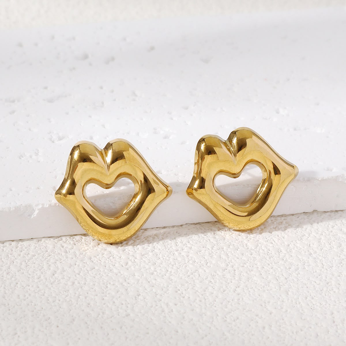 Aretes Labios Dorados