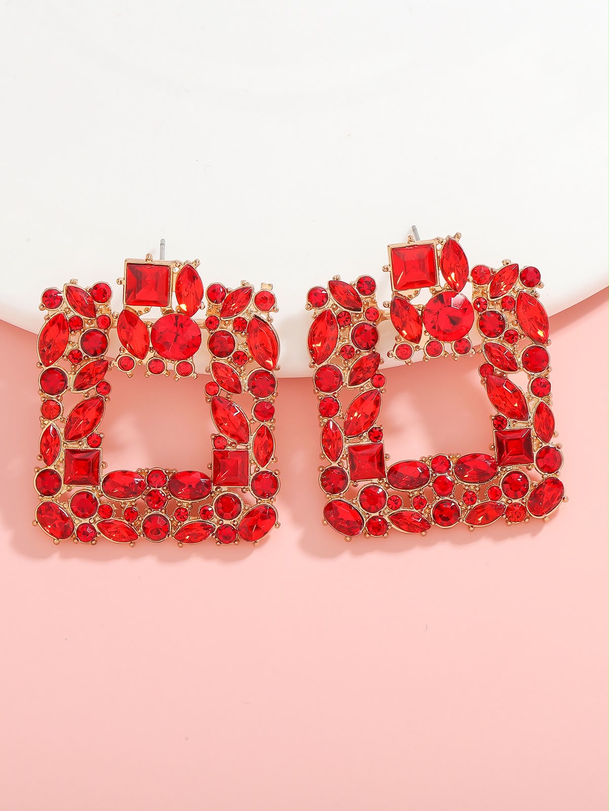 Aretes Cuadrados de Cristal Rojo